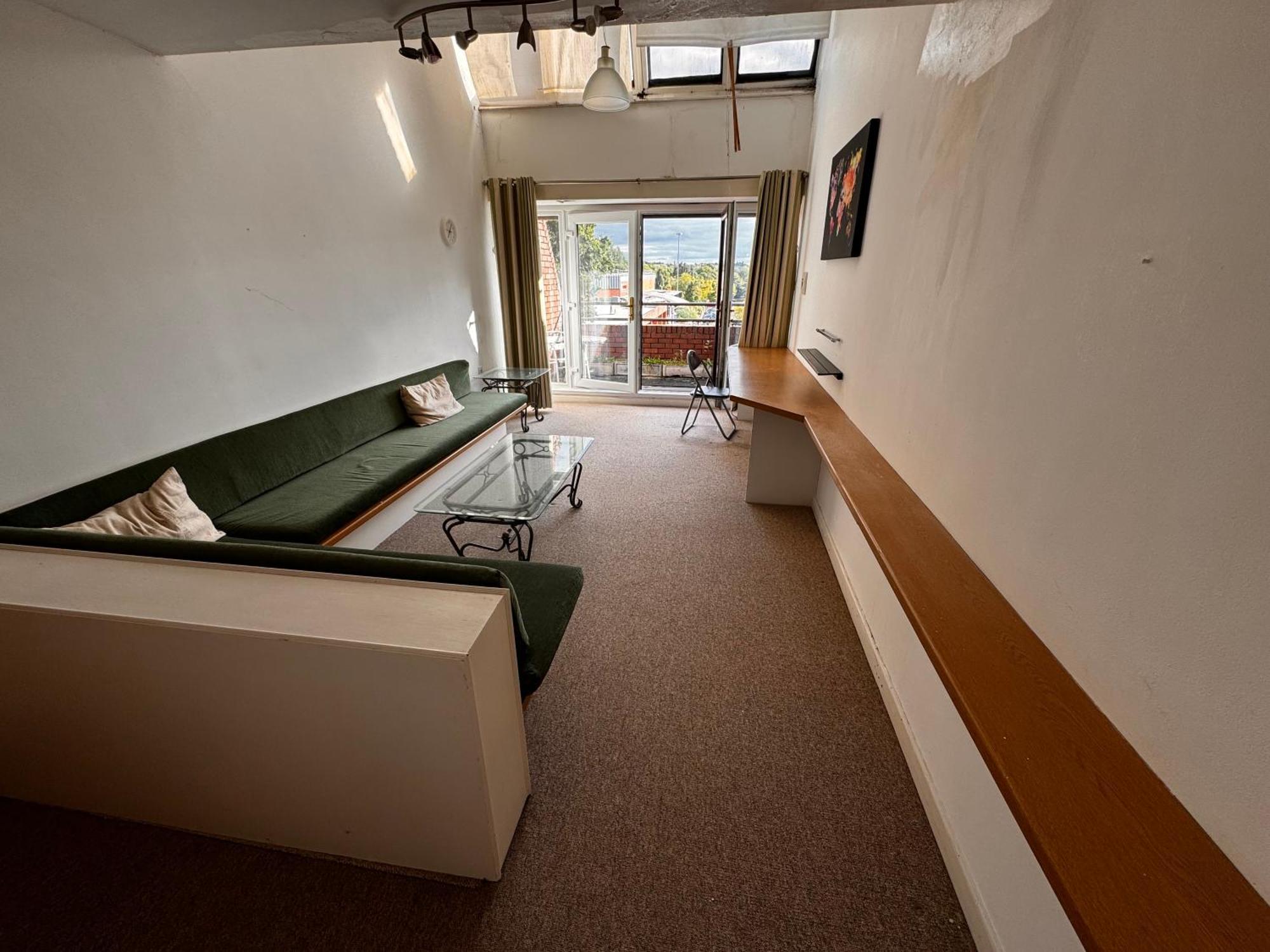 Two-bedroom Flat Close To Uni & Shopping Center With Free Parking Coventry