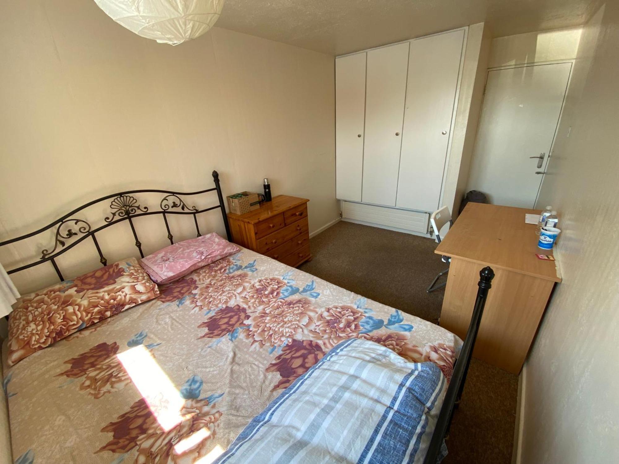 Two-bedroom Flat Close To Uni & Shopping Center With Free Parking Apartamento