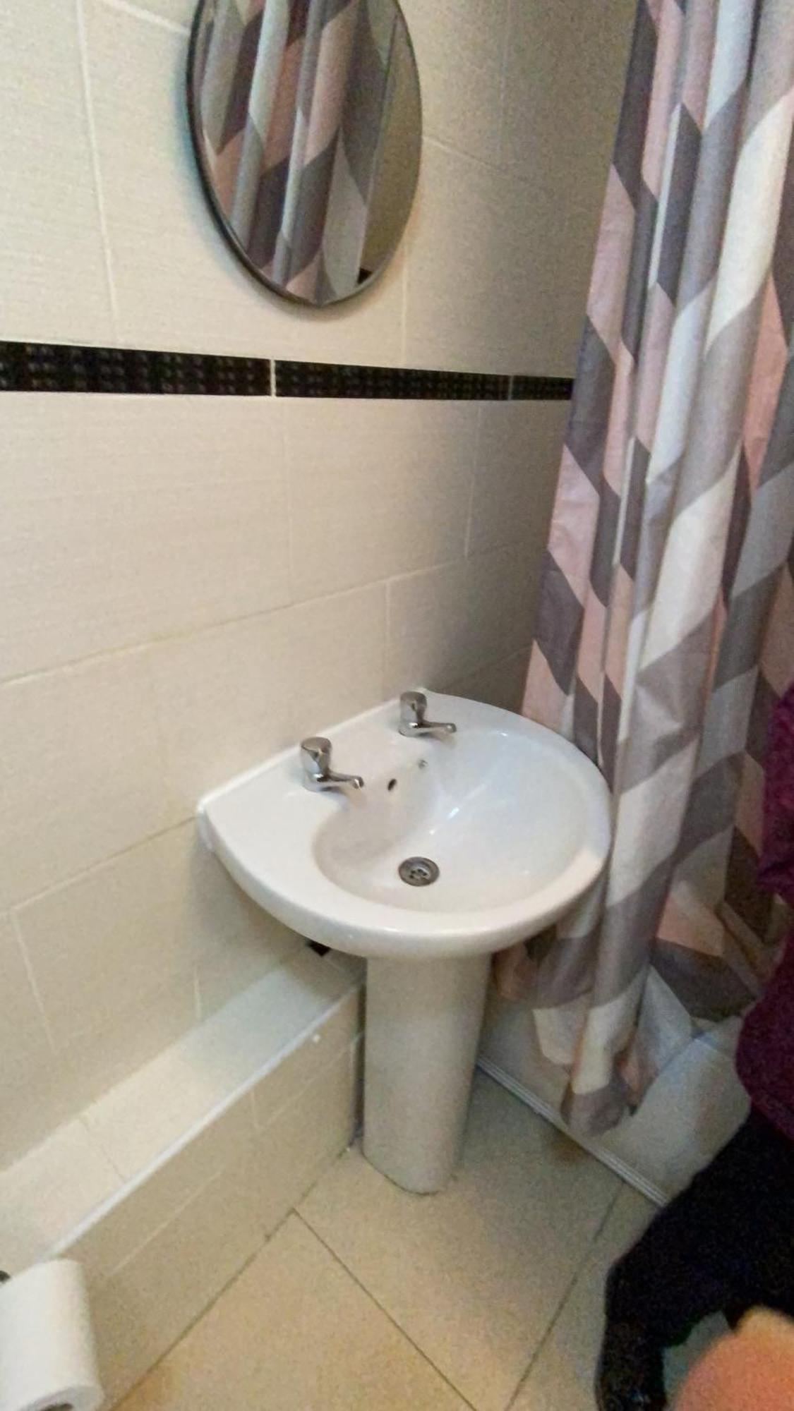 Close To Uni & Shopping Center Free Parking Single * Coventry