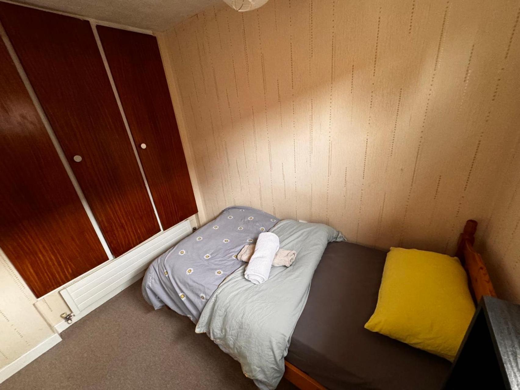 Guest house Close To Uni & Shopping Center Free Parking Single Coventry