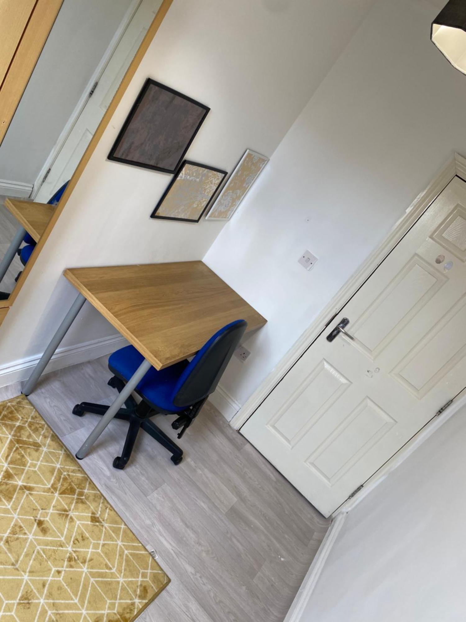 In Cv1 Fargo Village With Private Bathroom Guest house *