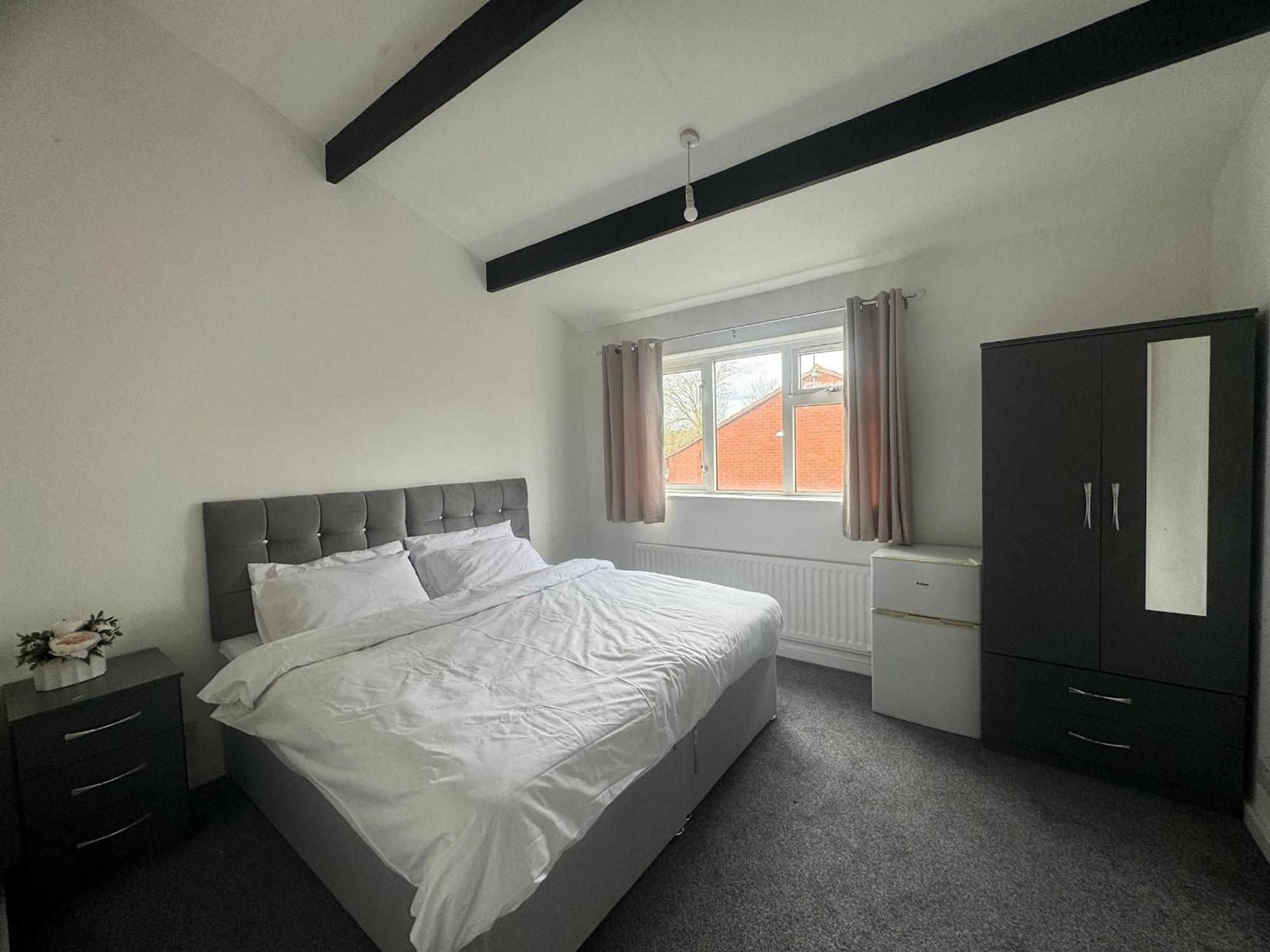 - Modern House Near Centre * Coventry