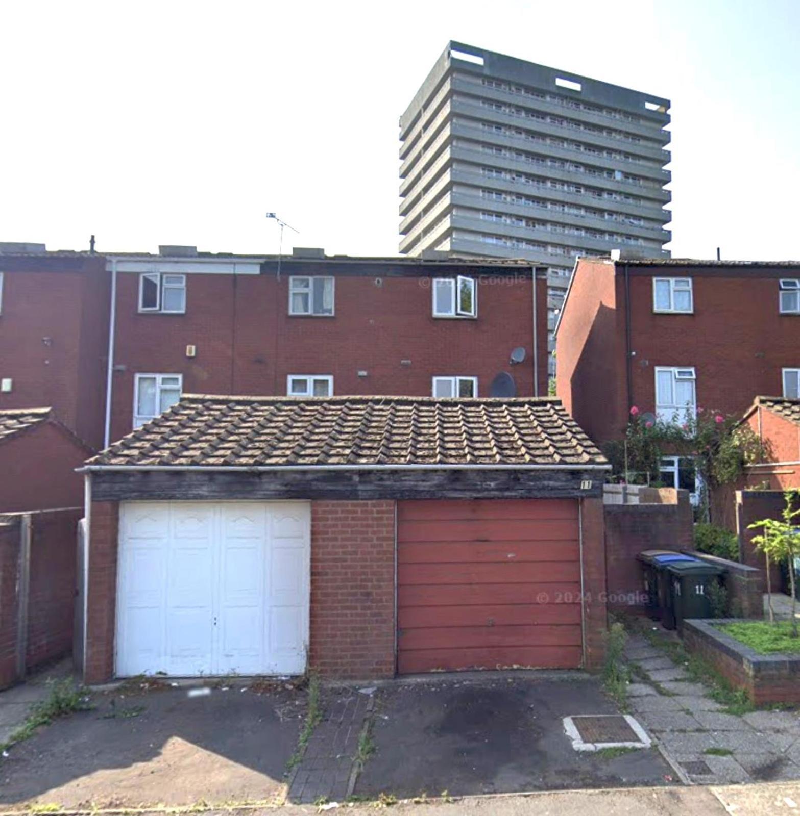 - Modern House Near Centre *
