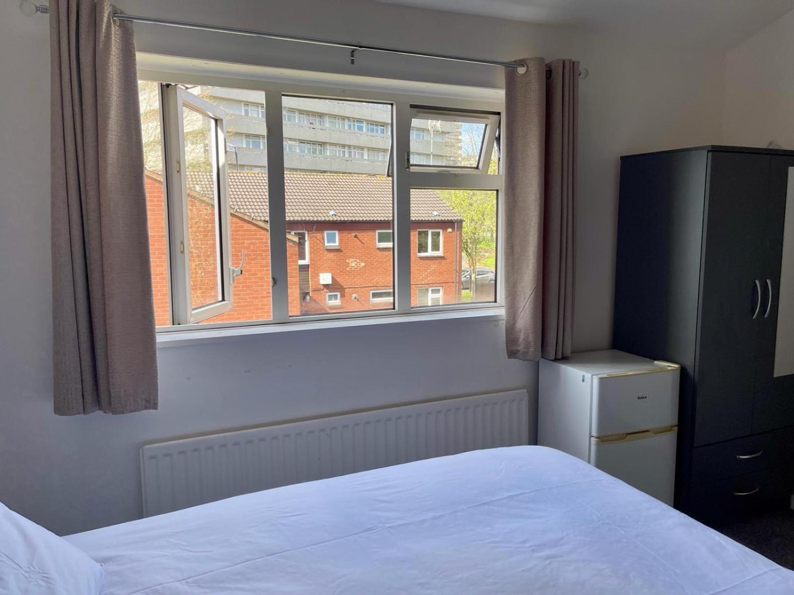 - Modern House Near Centre * Coventry
