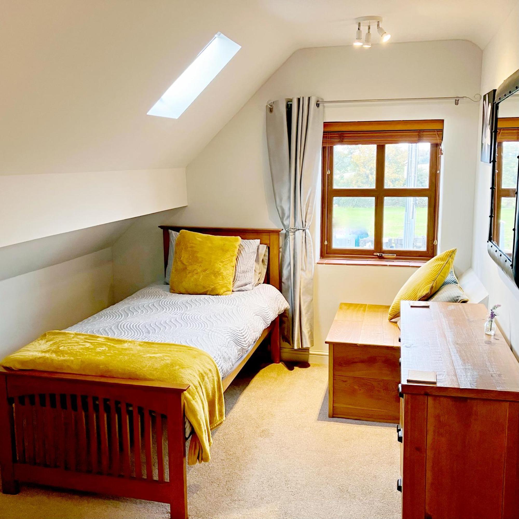 The Pigsty - 3 Bedroom Barn Conversion Holiday home Coventry