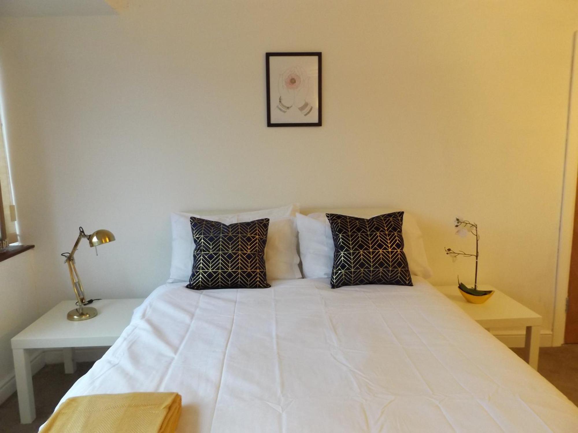 In Guest - Large Comfortable Guest house Coventry