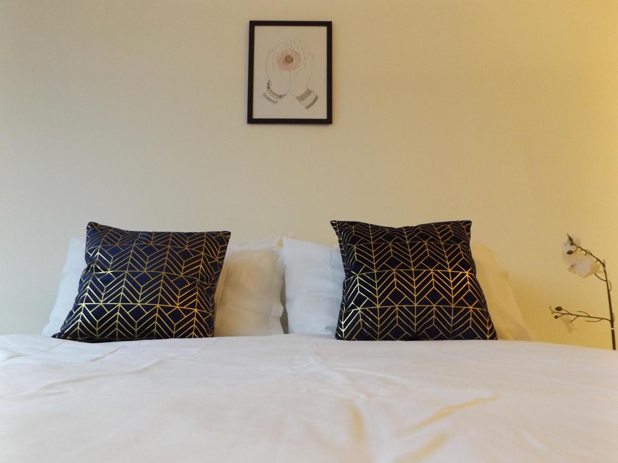 In Guest - Large Comfortable Guest house *