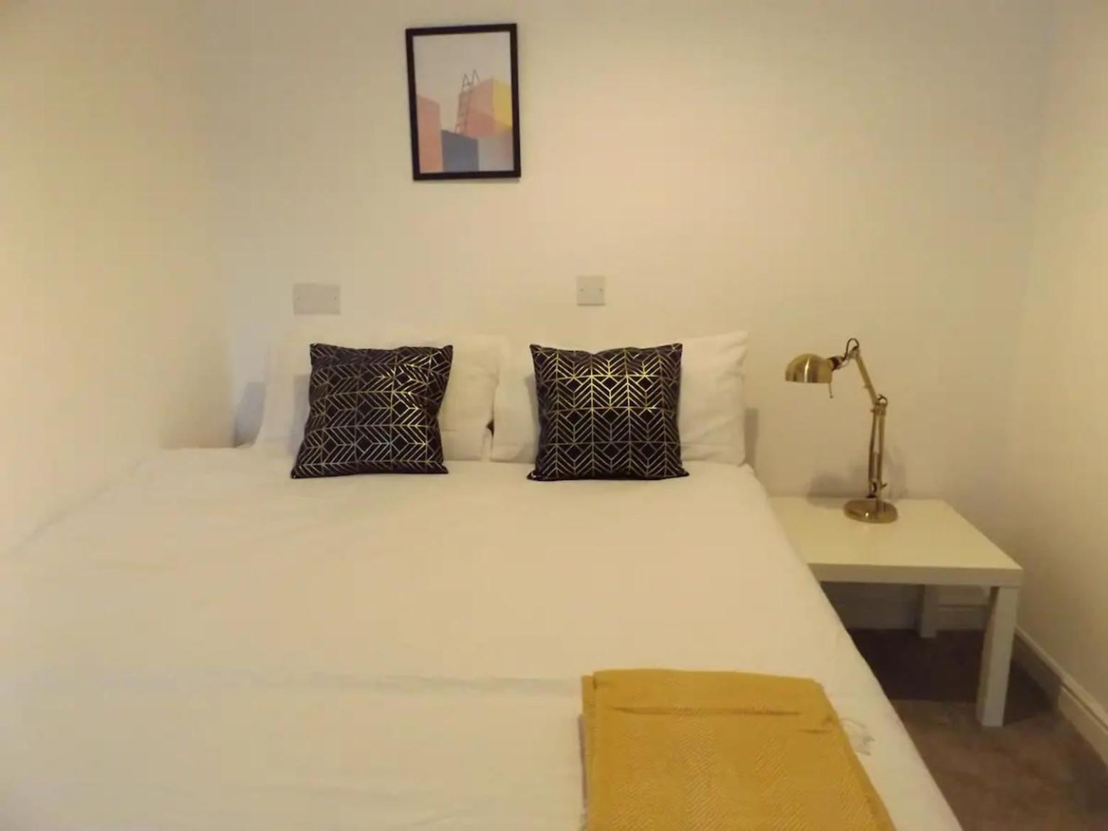 Guest house In Guest - Large Comfortable Coventry