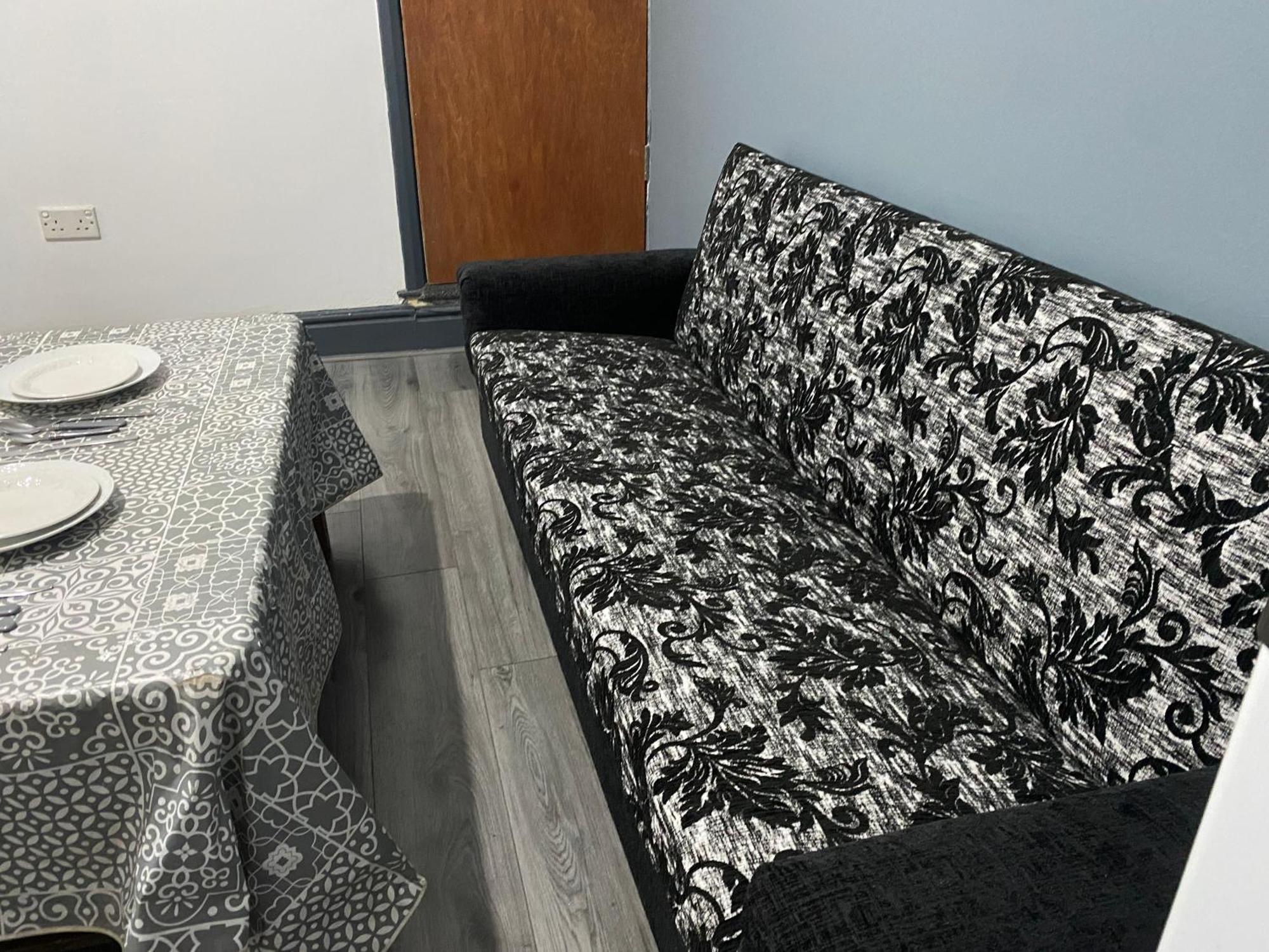 In Guest - Comfortable Near Centre * Coventry