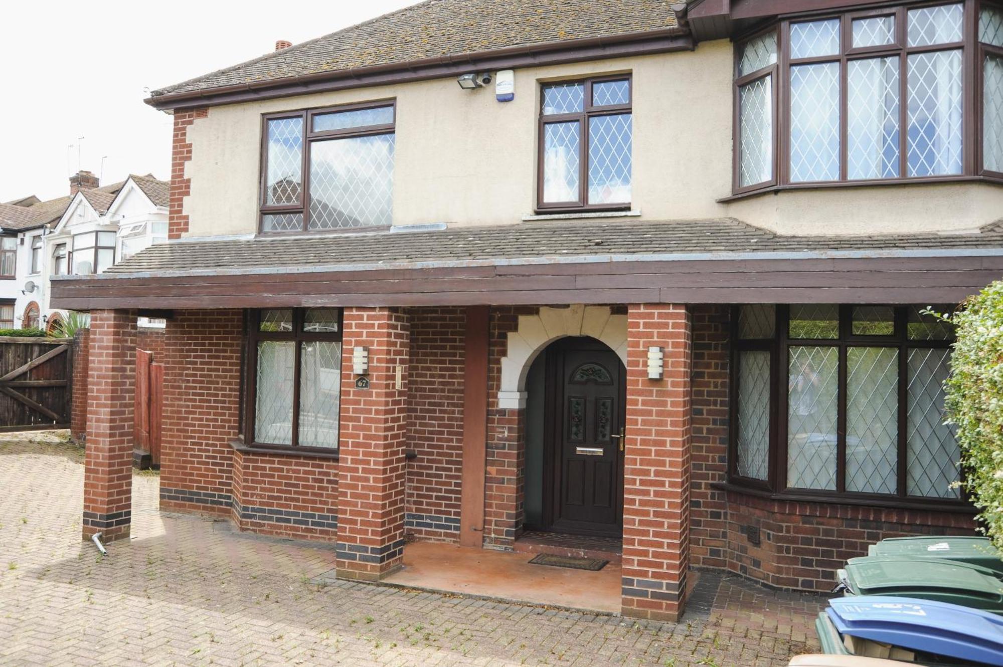 Guest house In Guest - Large Bright In Coventry