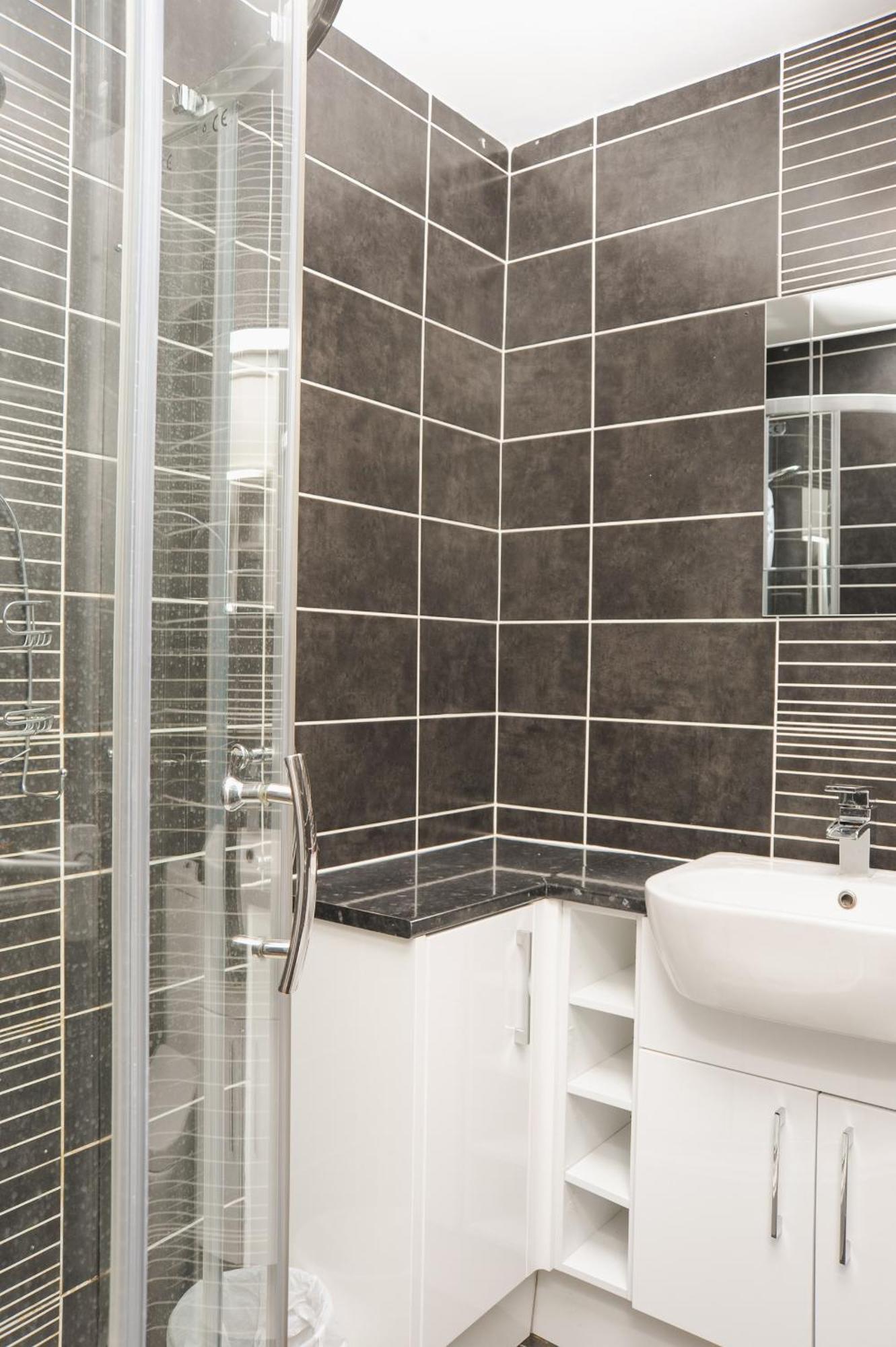In Guest - Bright Double In Coventry