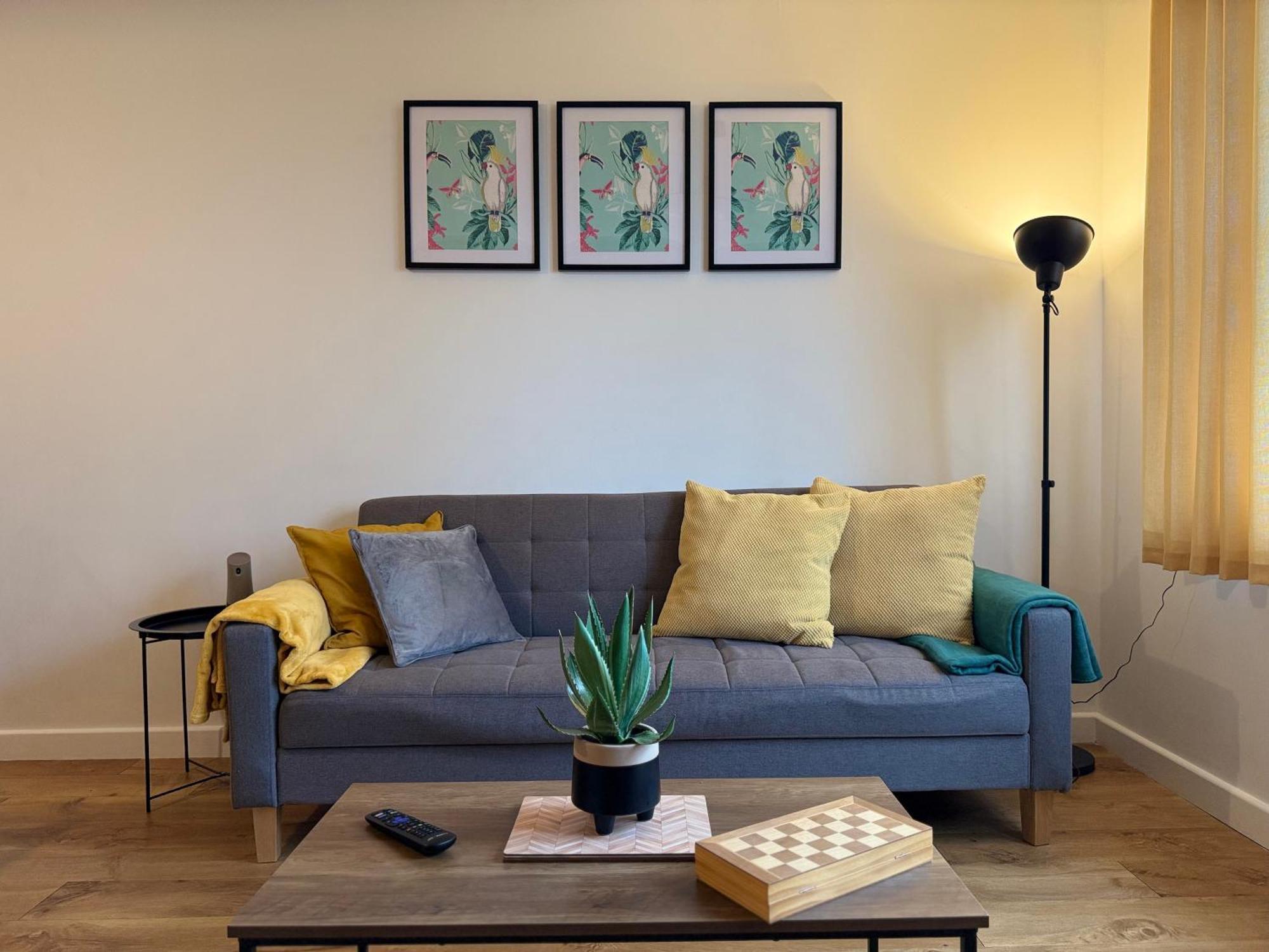 Vibrant Cosy 2 Bedroom Coventry