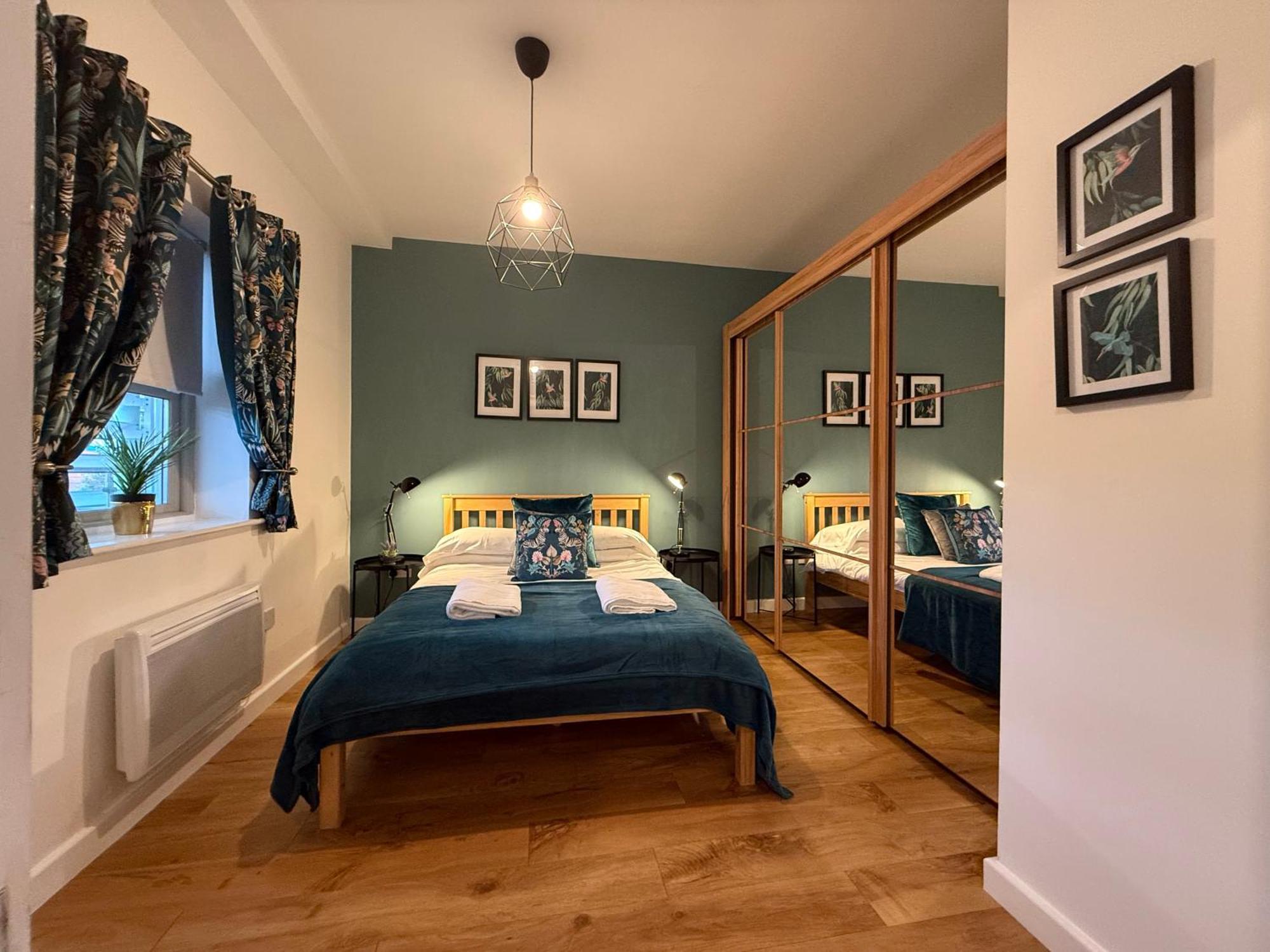 Vibrant Cosy 2 Bedroom Coventry