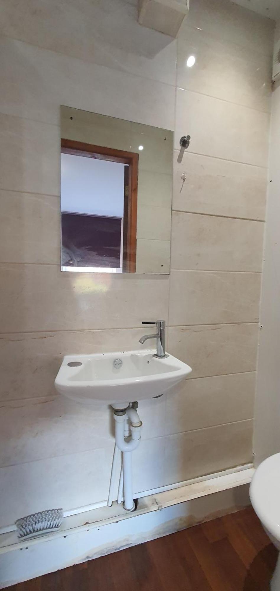 In Guest - Bright Nice In Guest house