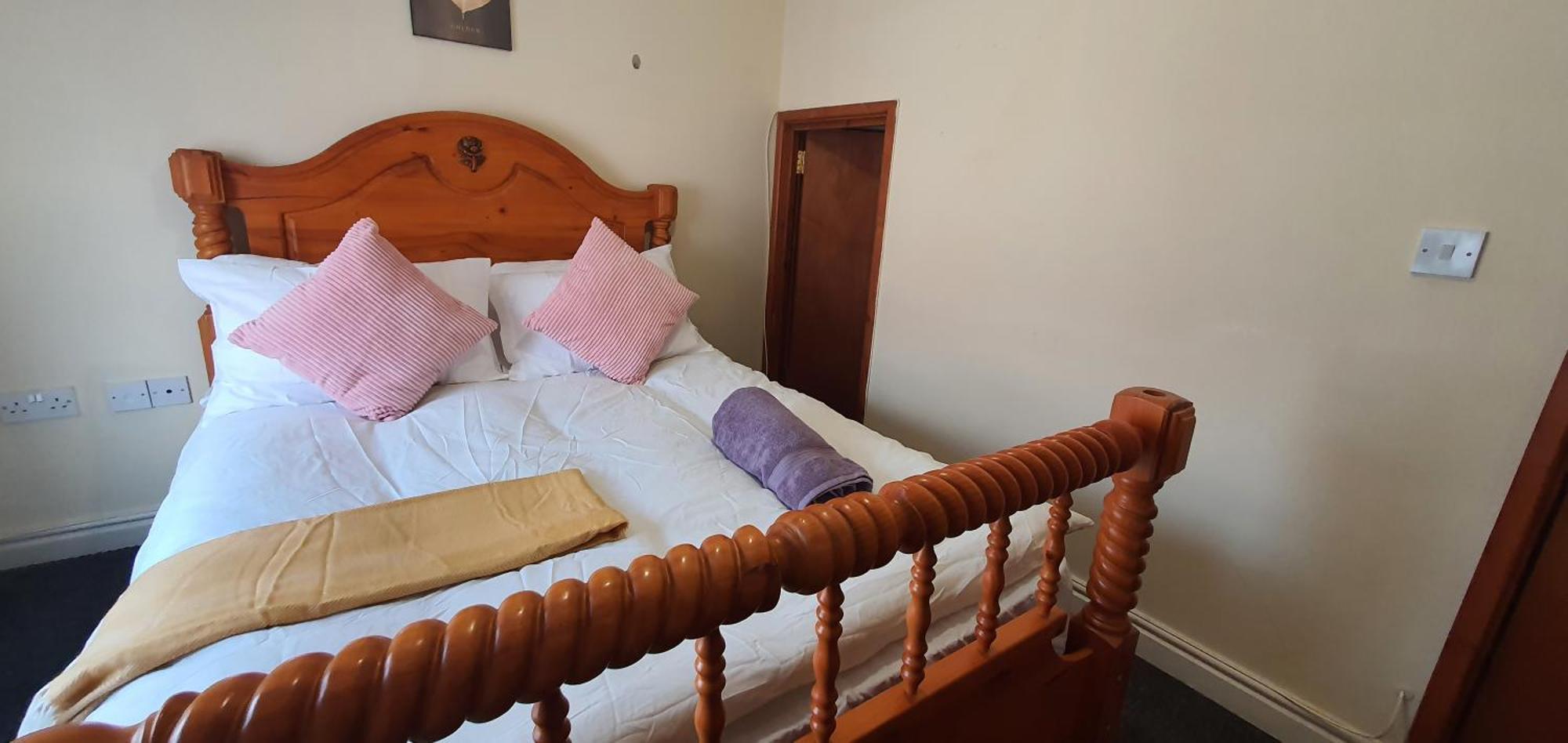 In Guest - Bright Nice In Guest house
