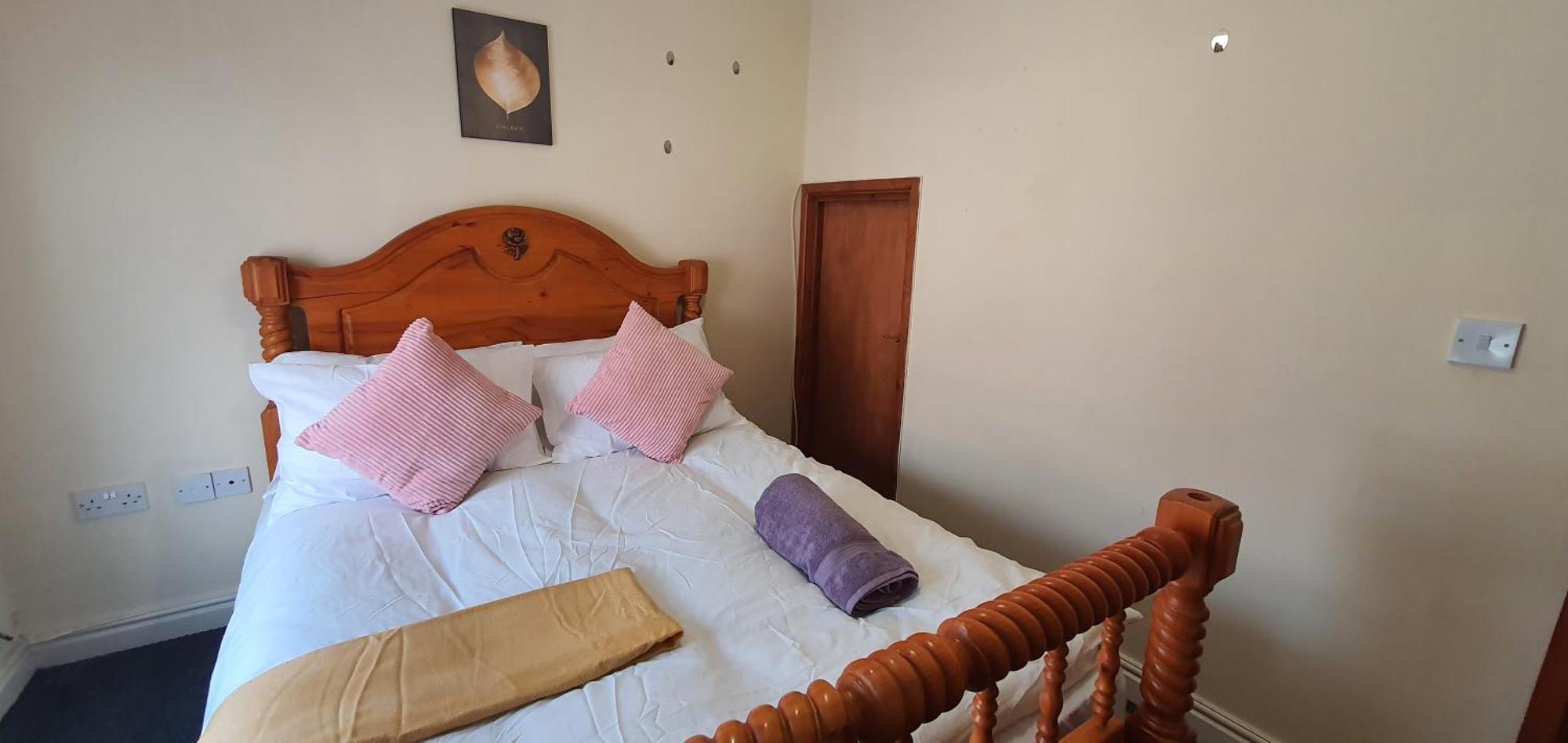 In Guest - Bright Nice In Guest house