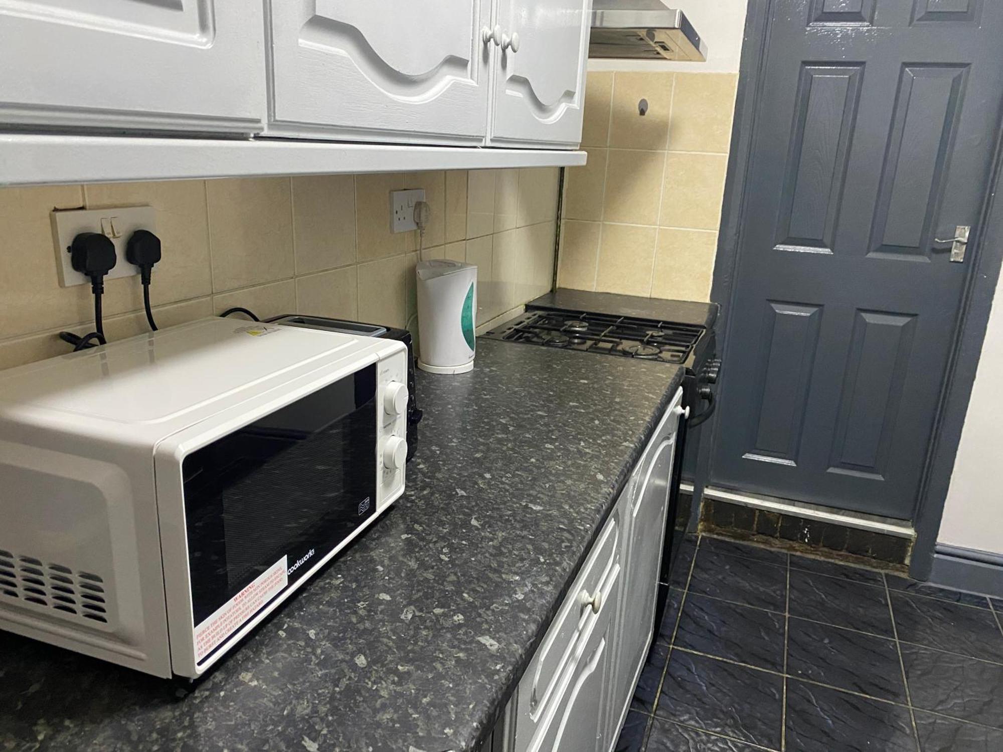 In Guest - Spacious In Centre Coventry