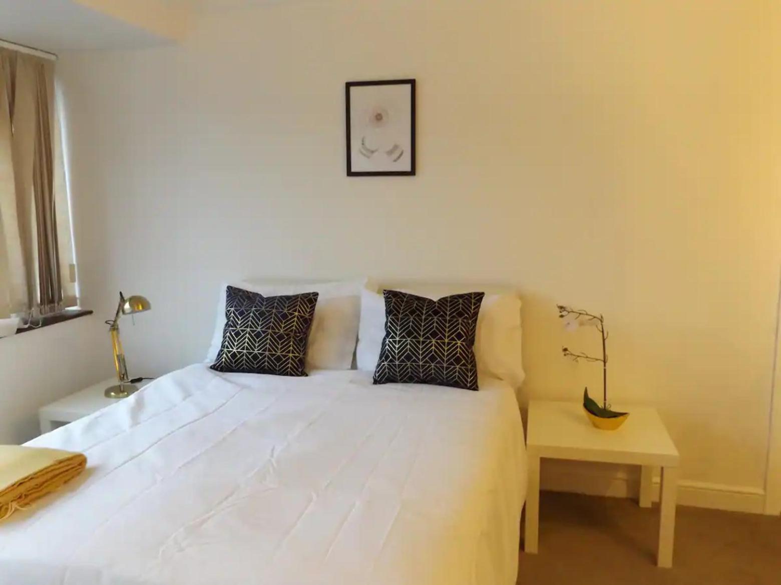 In Guest - Large In * Coventry