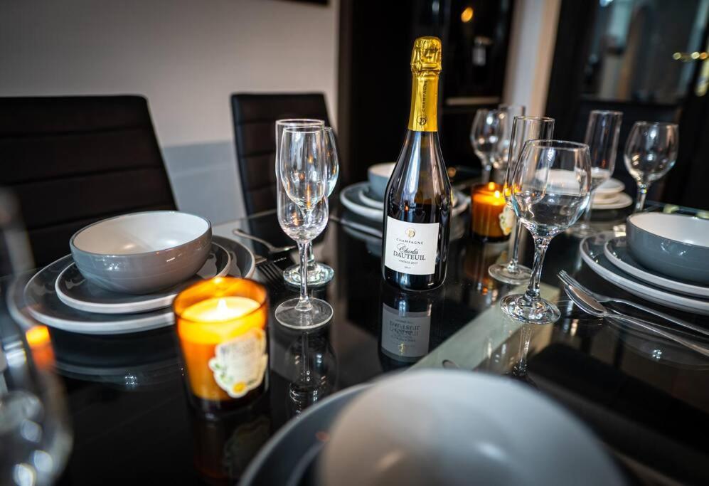 The Cave By Reggis Holiday home Coventry