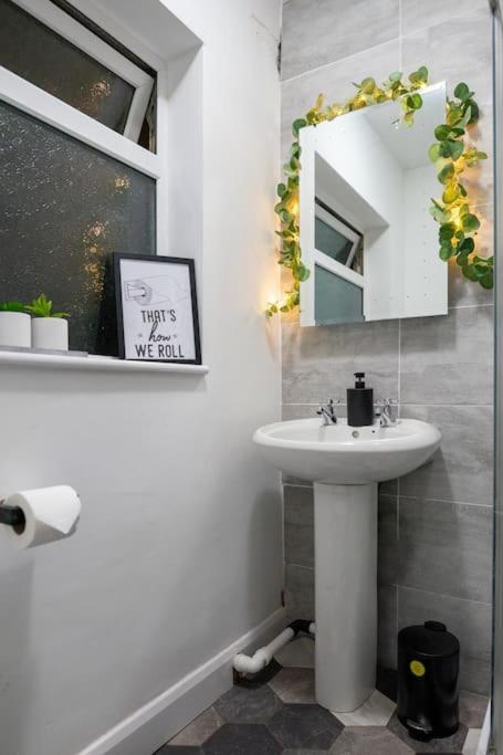 The Cave By Reggis Holiday home Coventry