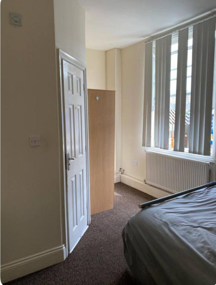 Guest house Double In Cv1 With En-suite Bathroom *