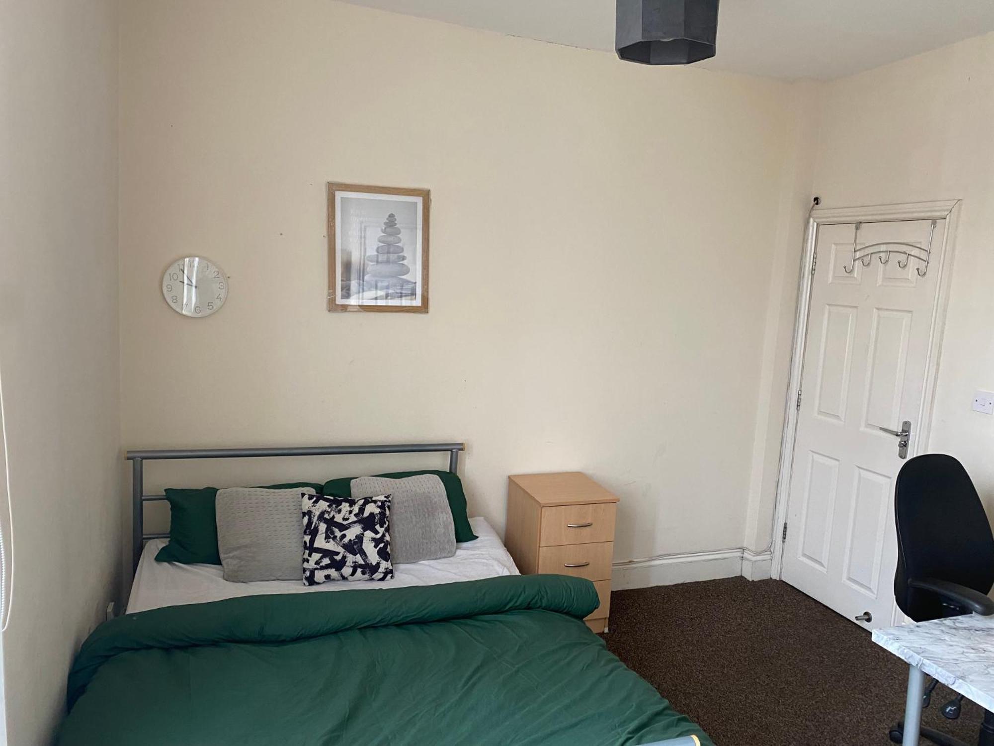 Double In Cv1 With En-suite Bathroom Guest house