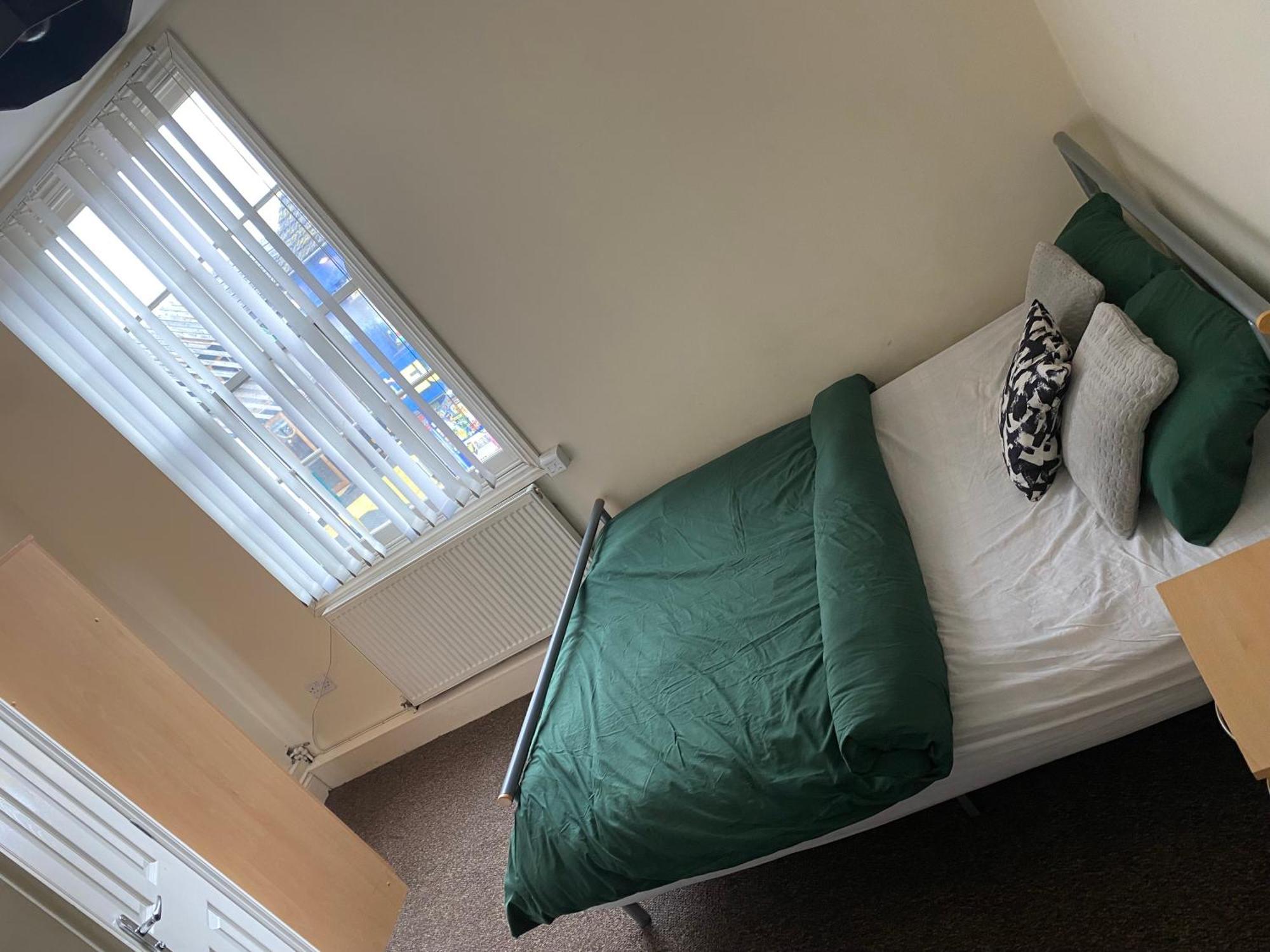 Guest house Double In Cv1 With En-suite Bathroom Coventry
