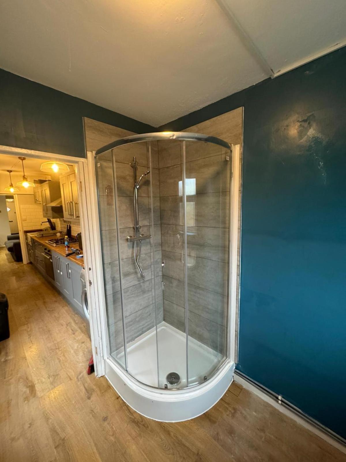 Contractors-city Centre-parking-sleeps 9 -smart Tv, 2 Bathrooms! *