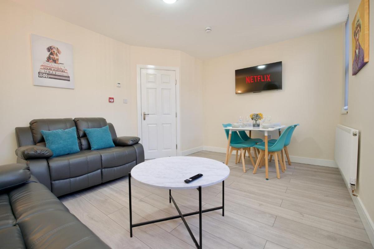 Charming 2bed Gem - Free Parking & Netflix, Wifi, Walk To Centre *
