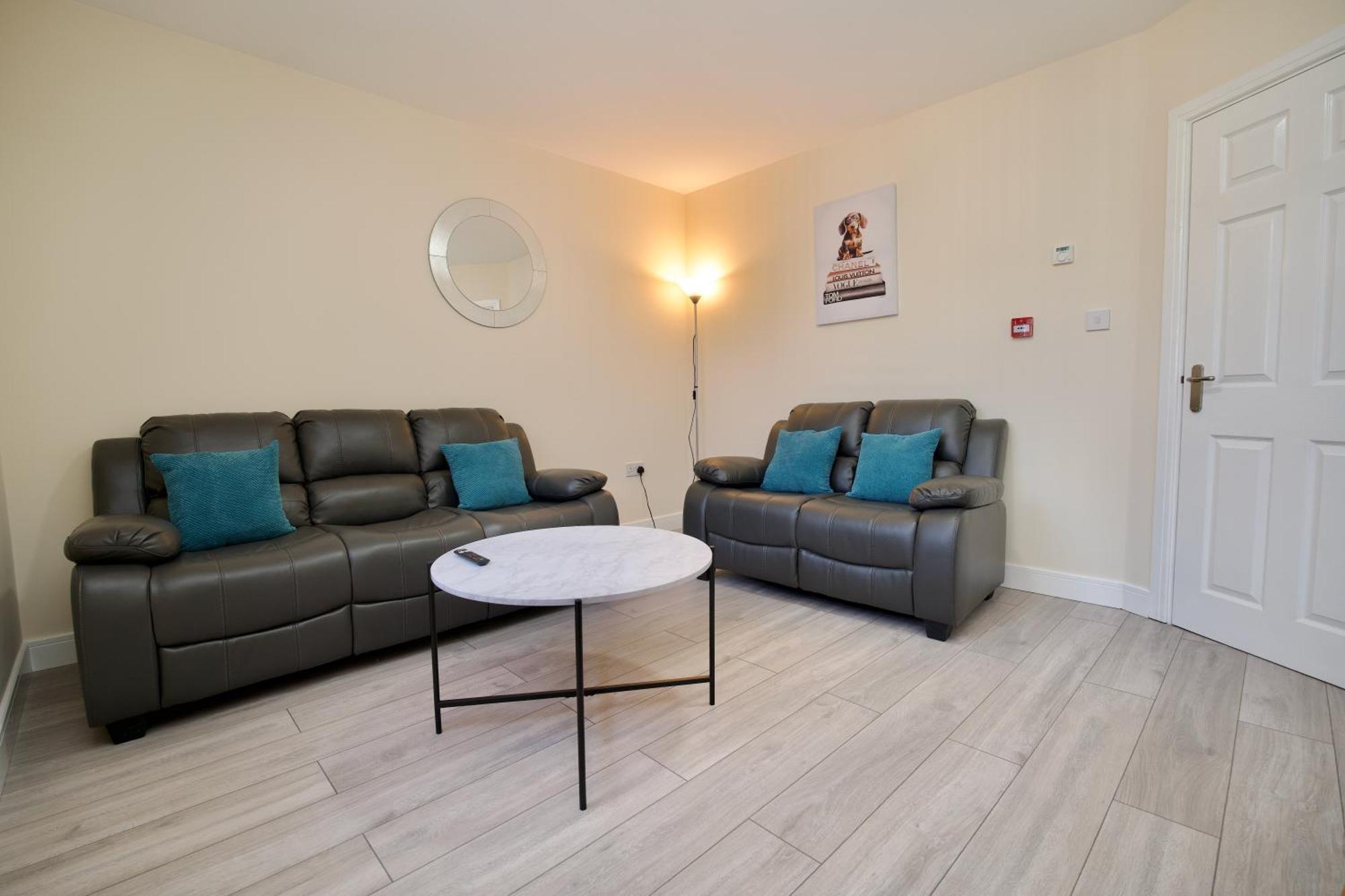Charming 2bed Gem - Free Parking & Netflix, Wifi, Walk To Centre