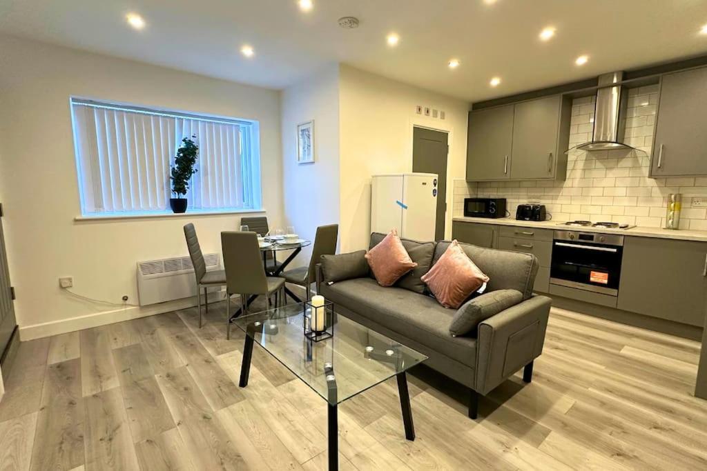 Modern 2 Bedroom Apartment Coventry
