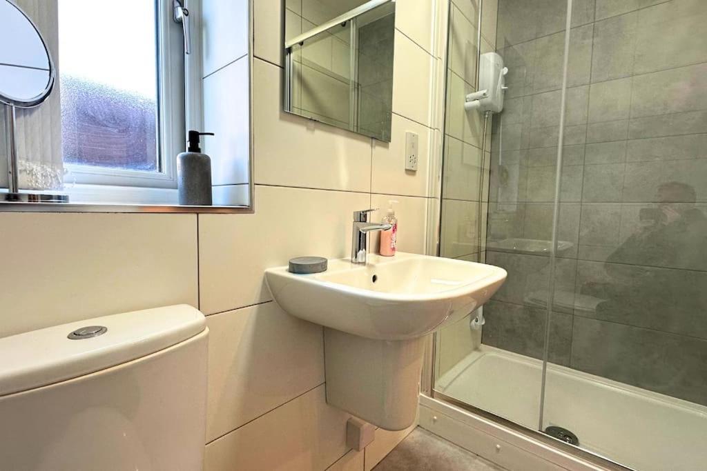 Apartment Stylish Two Bedroom Coventry