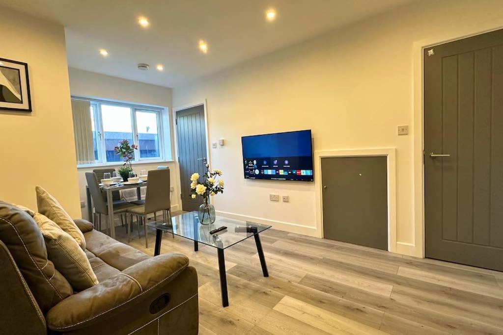 Stylish Two Bedroom Apartment Coventry