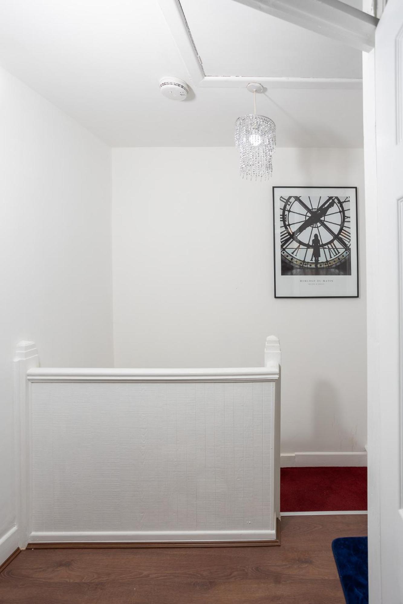 Spacious & Comfy In West Midlands - Sleeps 8, Free Parking, Wifi, Netflix, Prime Location, Ideal For Contractors, Business, Groups, Travellers, Families And Relocators Coventry