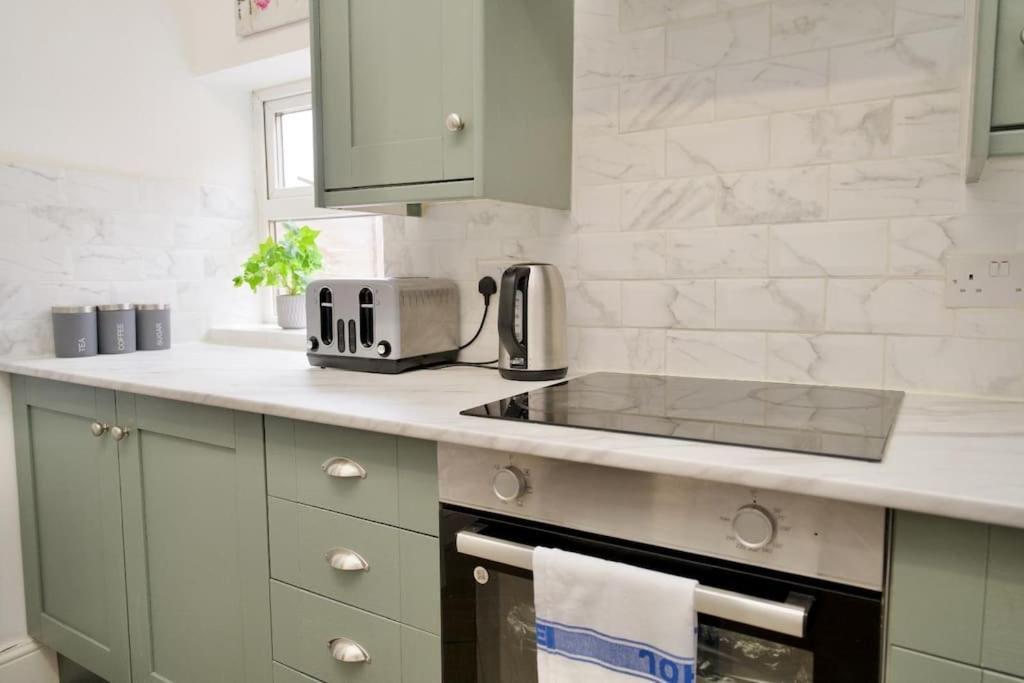 6br, Free Parking, Wifi, Smarttvs, Sleeps 16 *