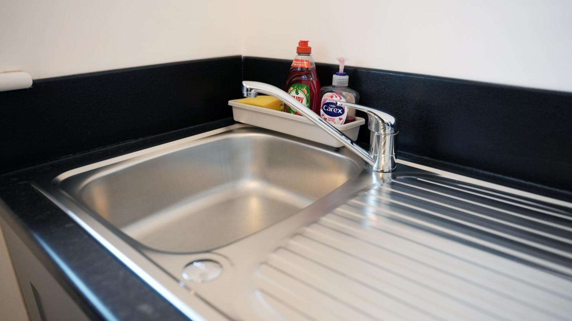 Luxury 2 Guest House, Parking With Ev , Wifi And Netflix *