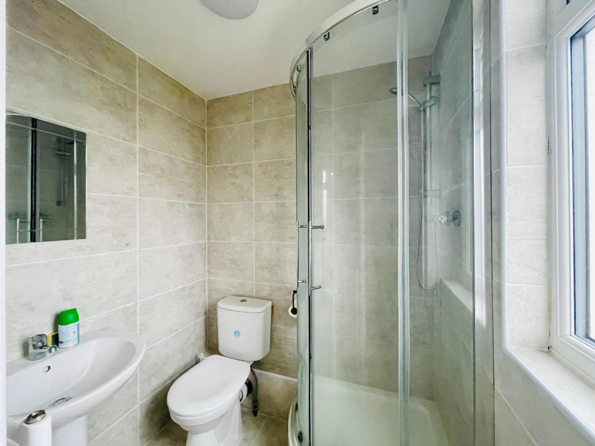 4 - Modern Ensuite In The Heart Of Coventry