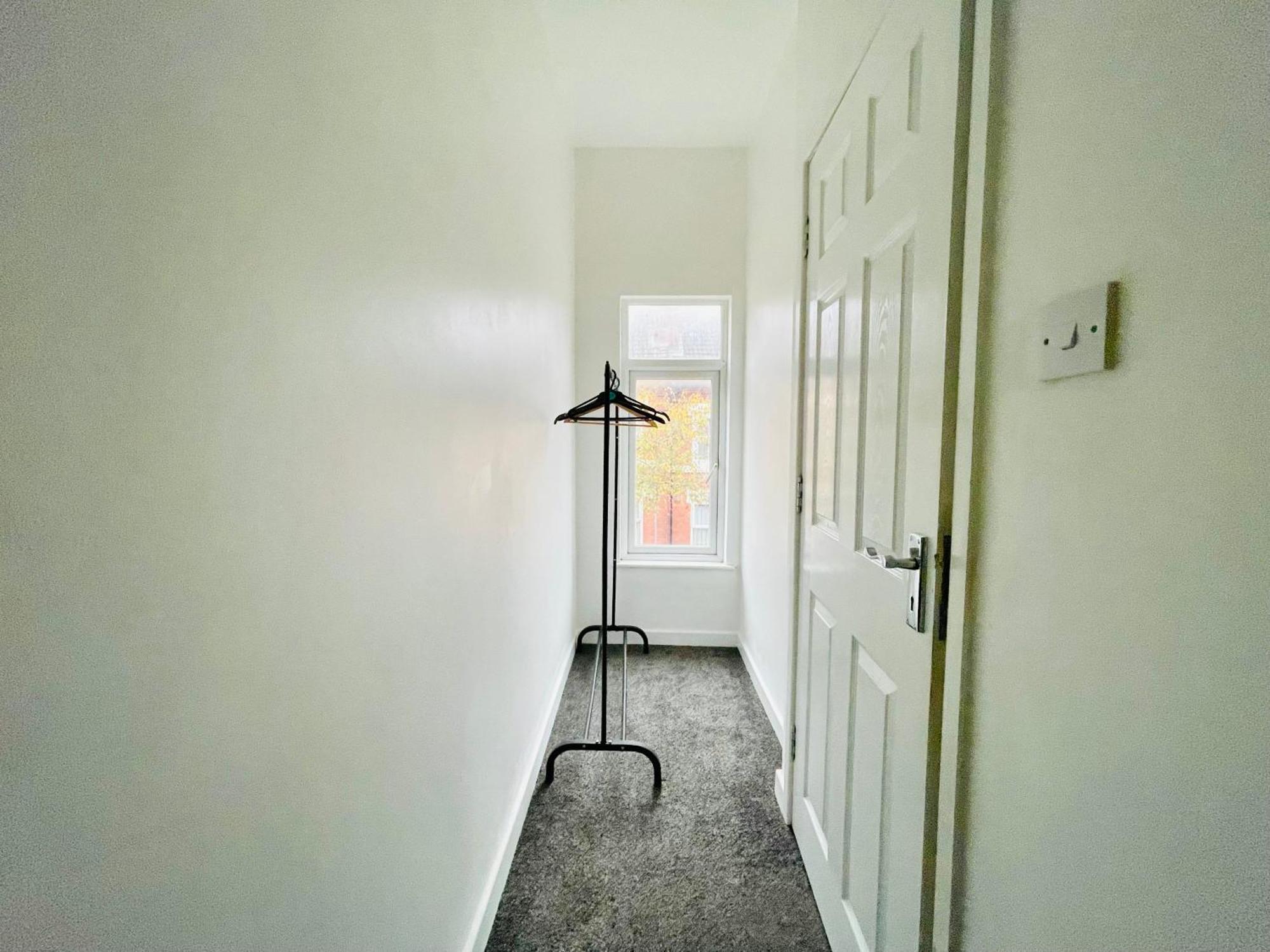 4 - Modern Ensuite In The Heart Of *