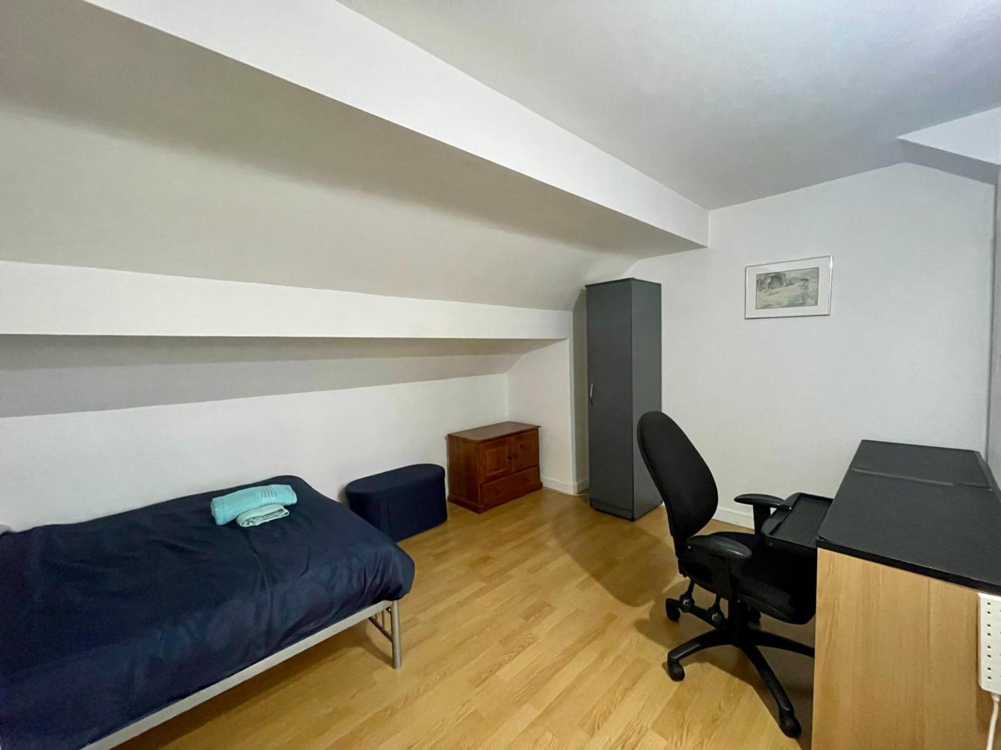 4 - Modern Ensuite In The Heart Of