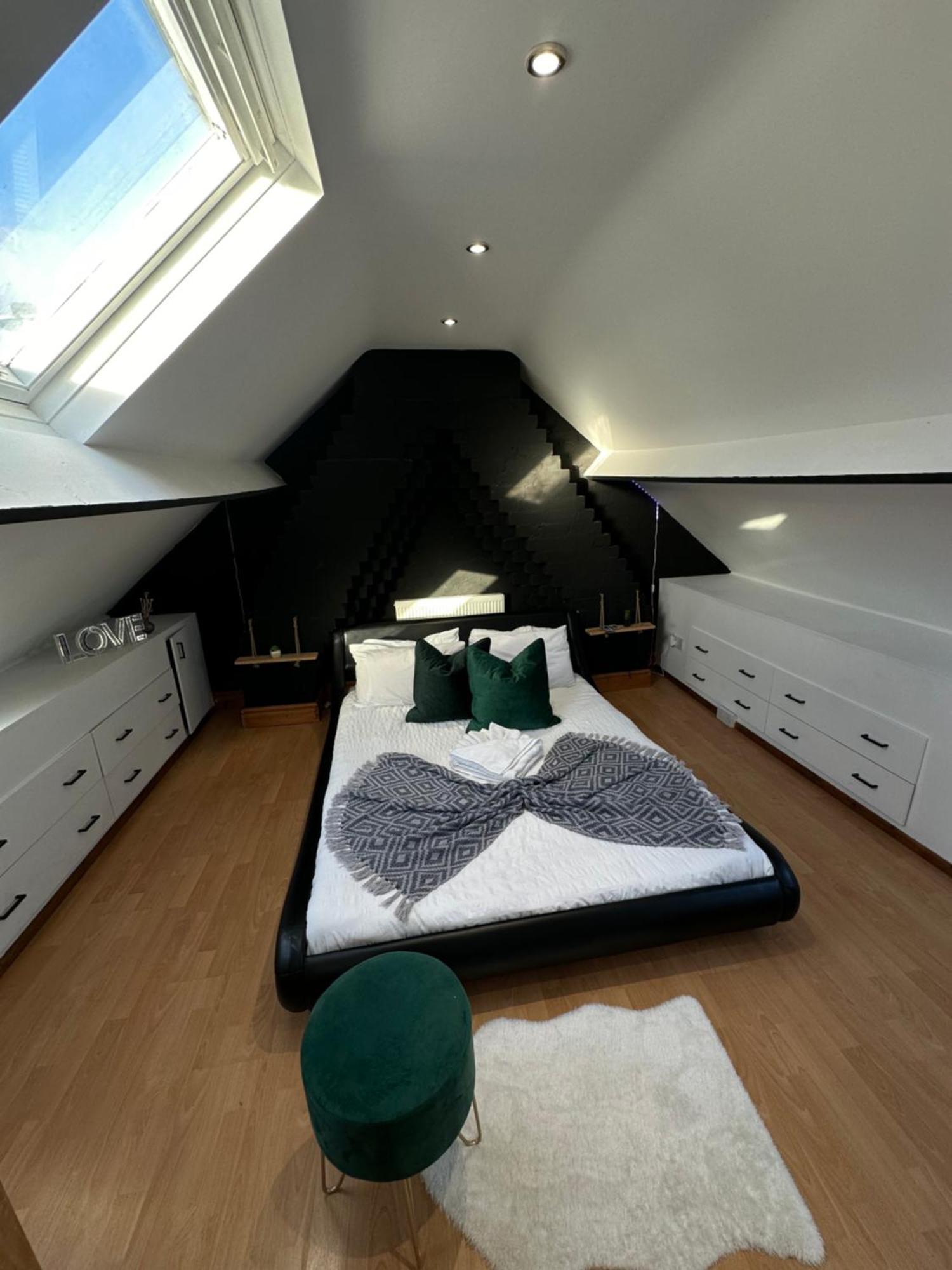 Spacious 4 Bedroom Contractors Friendly In Near Jaguar Land Rover & Centre Coventry