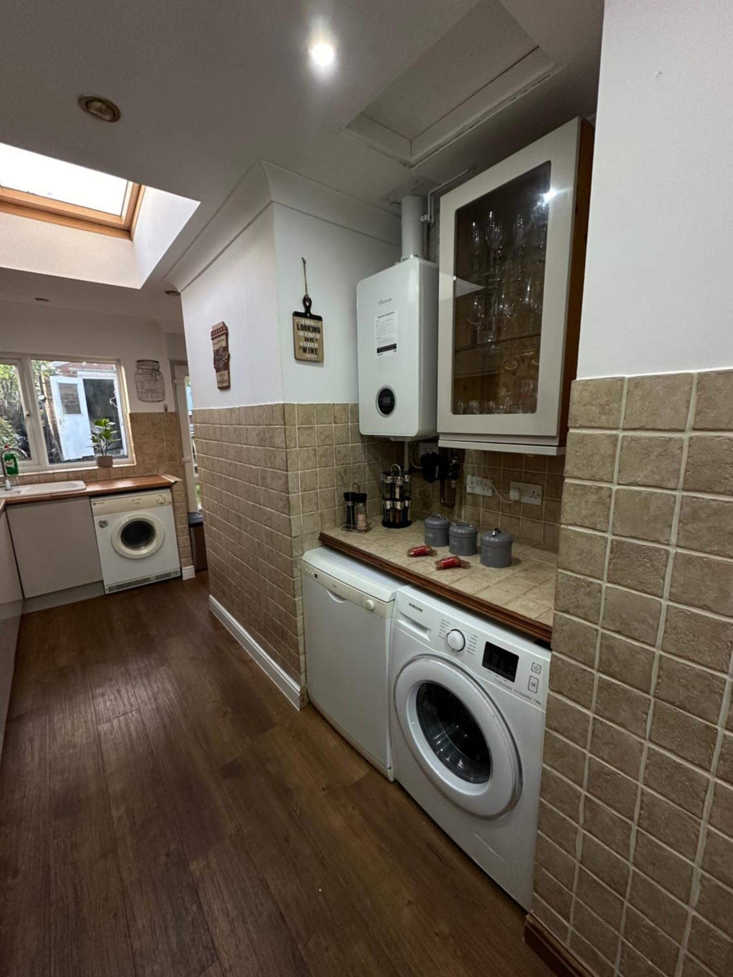 Spacious 4 Bedroom Contractors Friendly In Near Jaguar Land Rover & Centre Casa de férias Coventry
