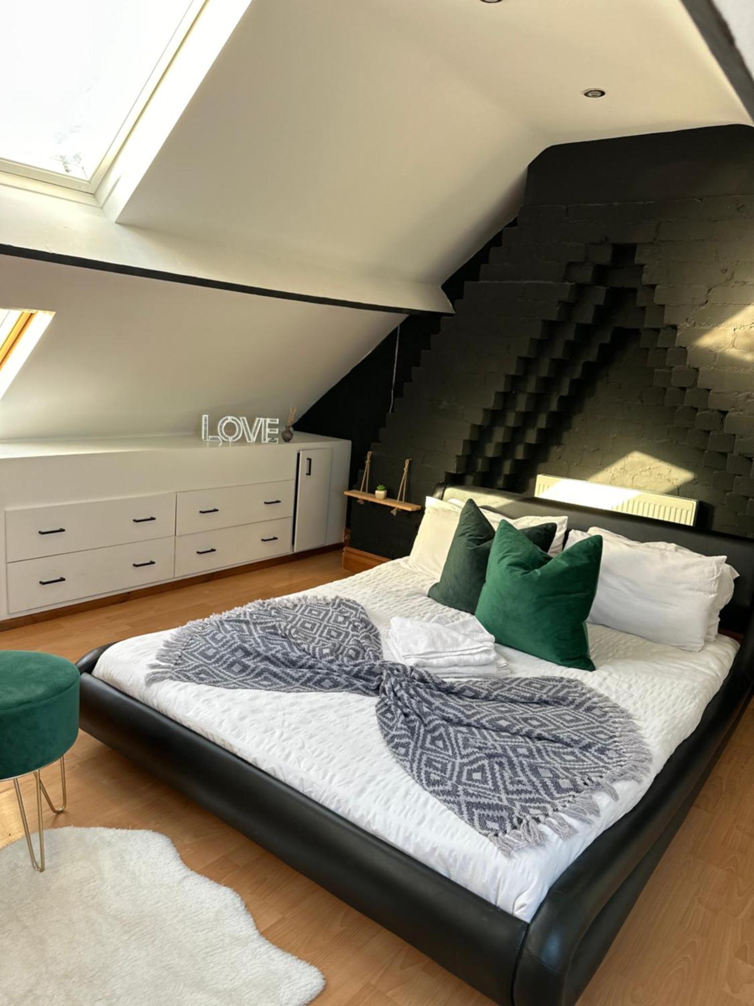 Spacious 4 Bedroom Contractors Friendly In Near Jaguar Land Rover & Centre Coventry