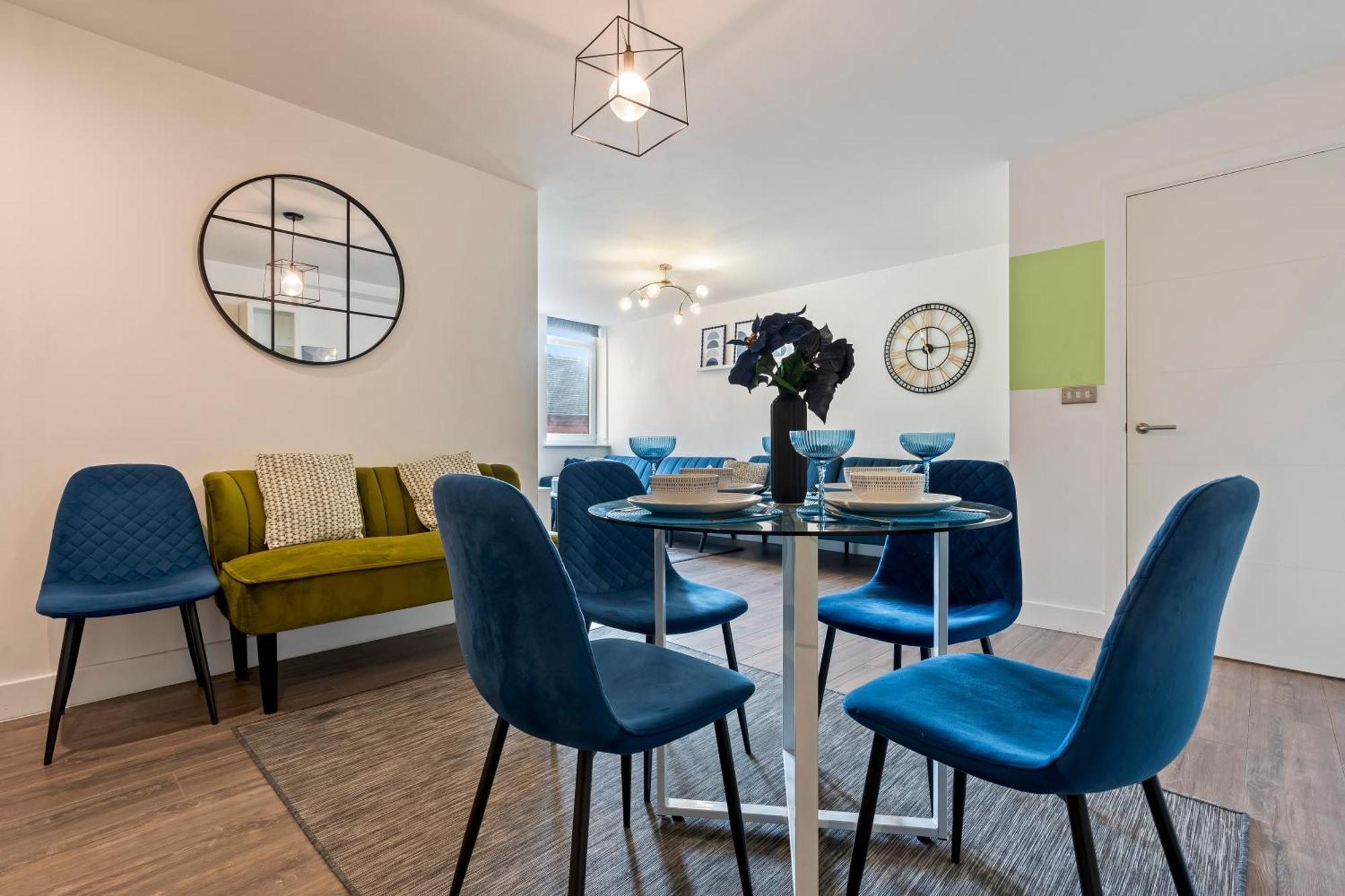 Apartment Opk - Stylish Centre 1 Bed Apartment, Near Train Station, Free Parking Netflix, Sleeps 4 Coventry