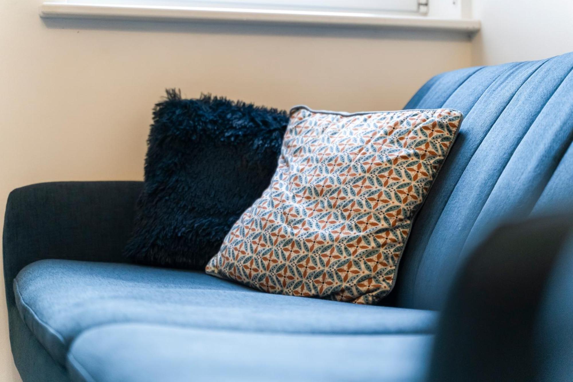 Opk - Stylish Centre 1 Bed Apartment, Near Train Station, Free Parking Netflix, Sleeps 4 *