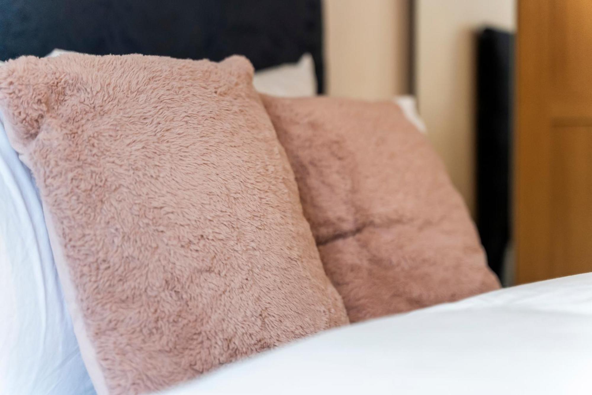Opk - Stylish Centre 1 Bed Apartment, Near Train Station, Free Parking Netflix, Sleeps 4 Apartment *