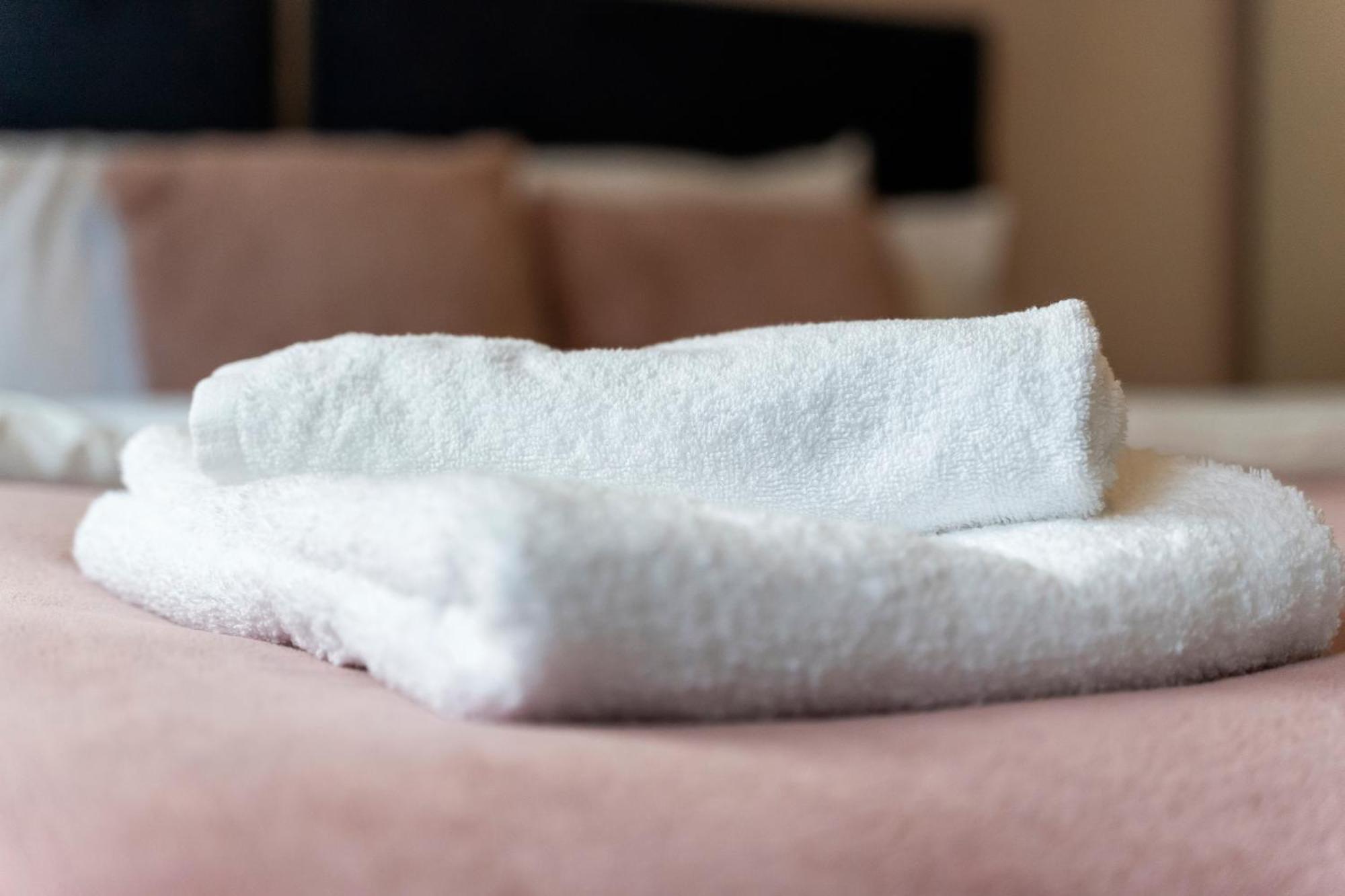 Opk - Stylish Centre 1 Bed Apartment, Near Train Station, Free Parking Netflix, Sleeps 4 *