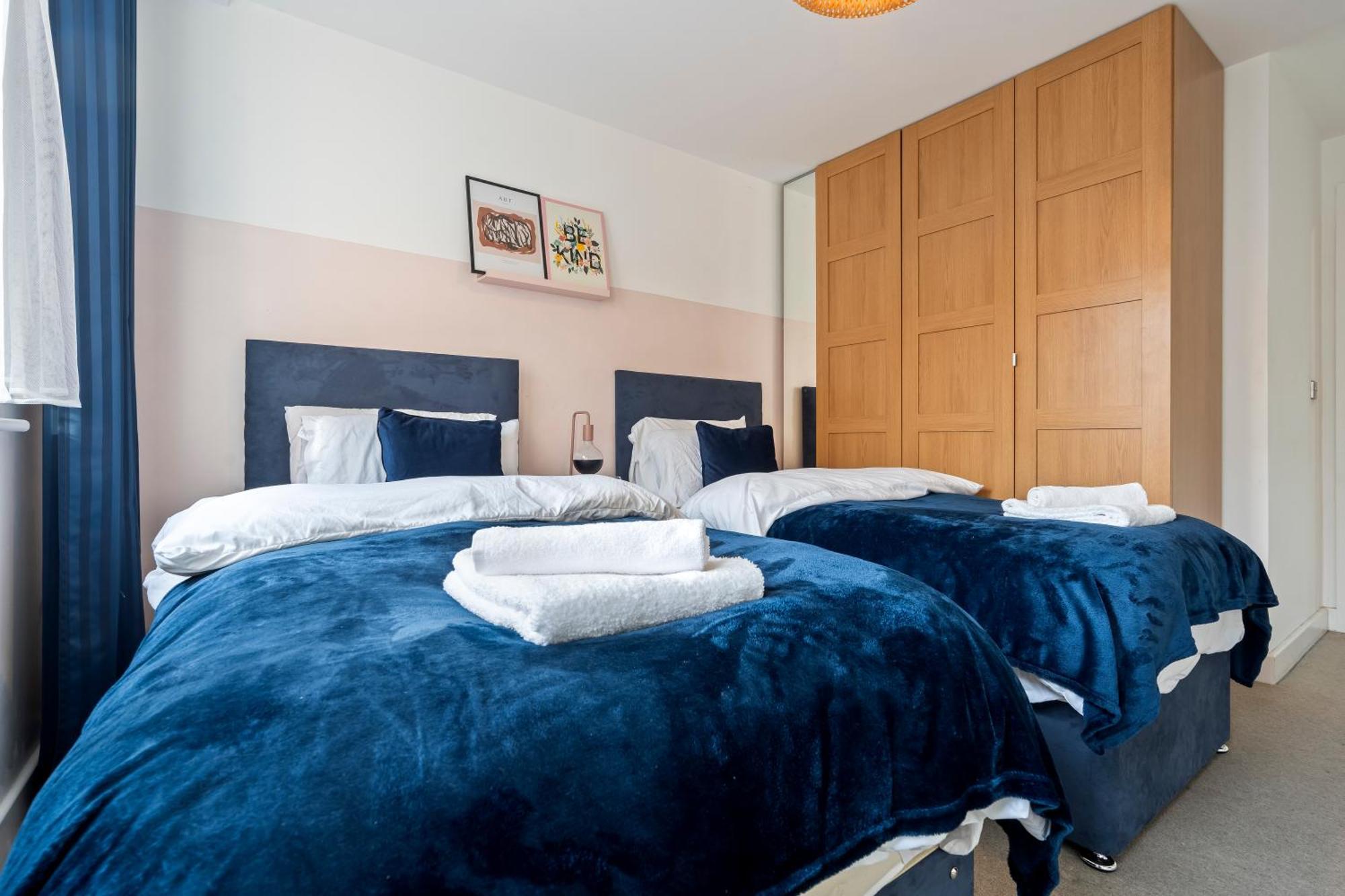 Apartment Opk - Stylish Centre 1 Bed Apartment, Near Train Station, Free Parking Netflix, Sleeps 4 Coventry