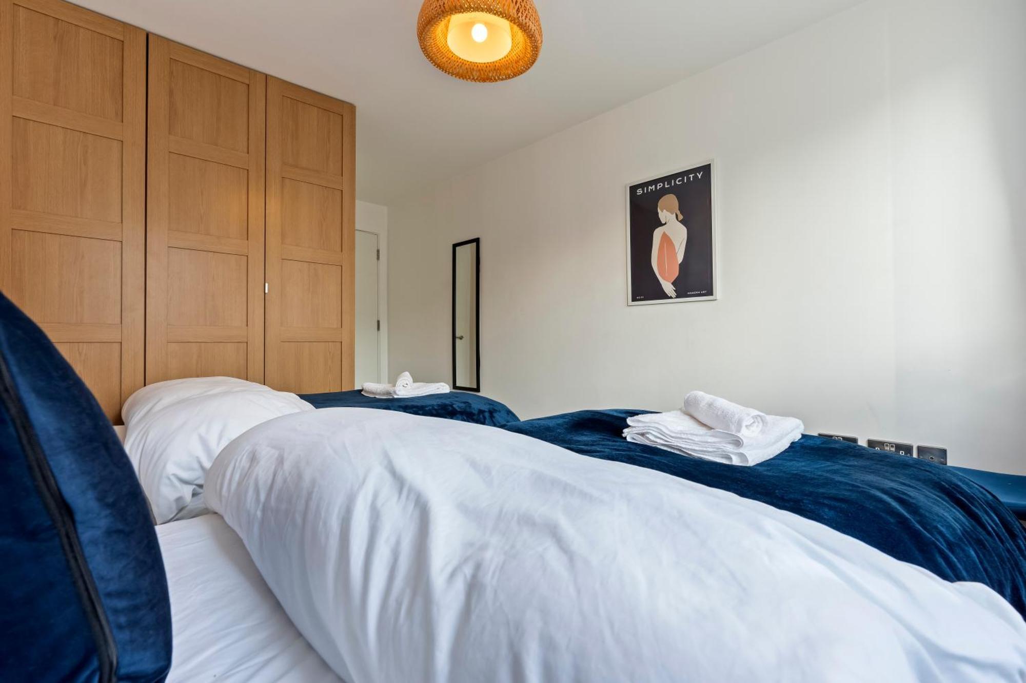 Opk - Stylish Centre 1 Bed Apartment, Near Train Station, Free Parking Netflix, Sleeps 4