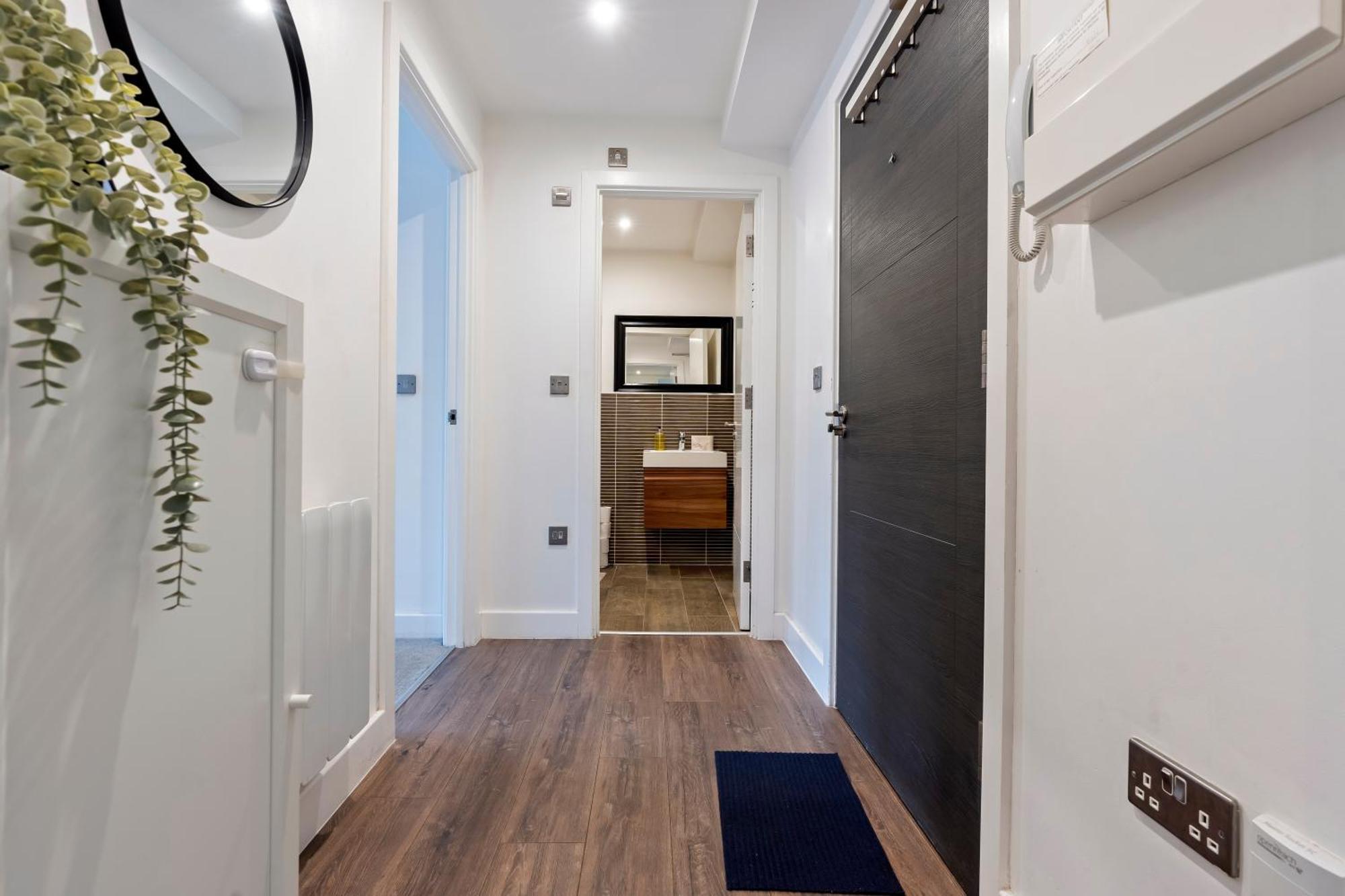 Apartment Opk - Stylish Centre 1 Bed Apartment, Near Train Station, Free Parking Netflix, Sleeps 4 Coventry