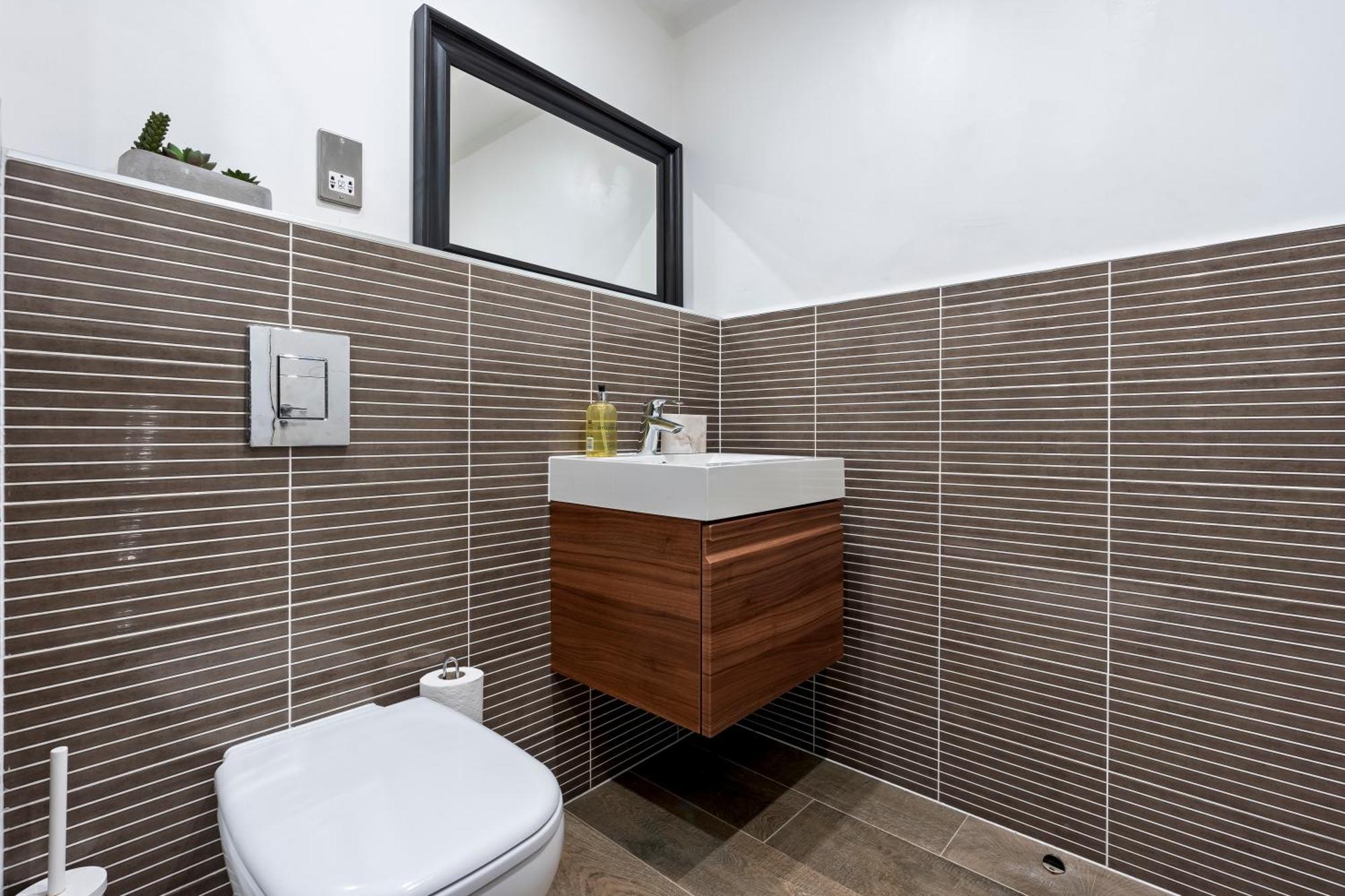 Opk - Stylish Centre 1 Bed Apartment, Near Train Station, Free Parking Netflix, Sleeps 4 Apartment Coventry